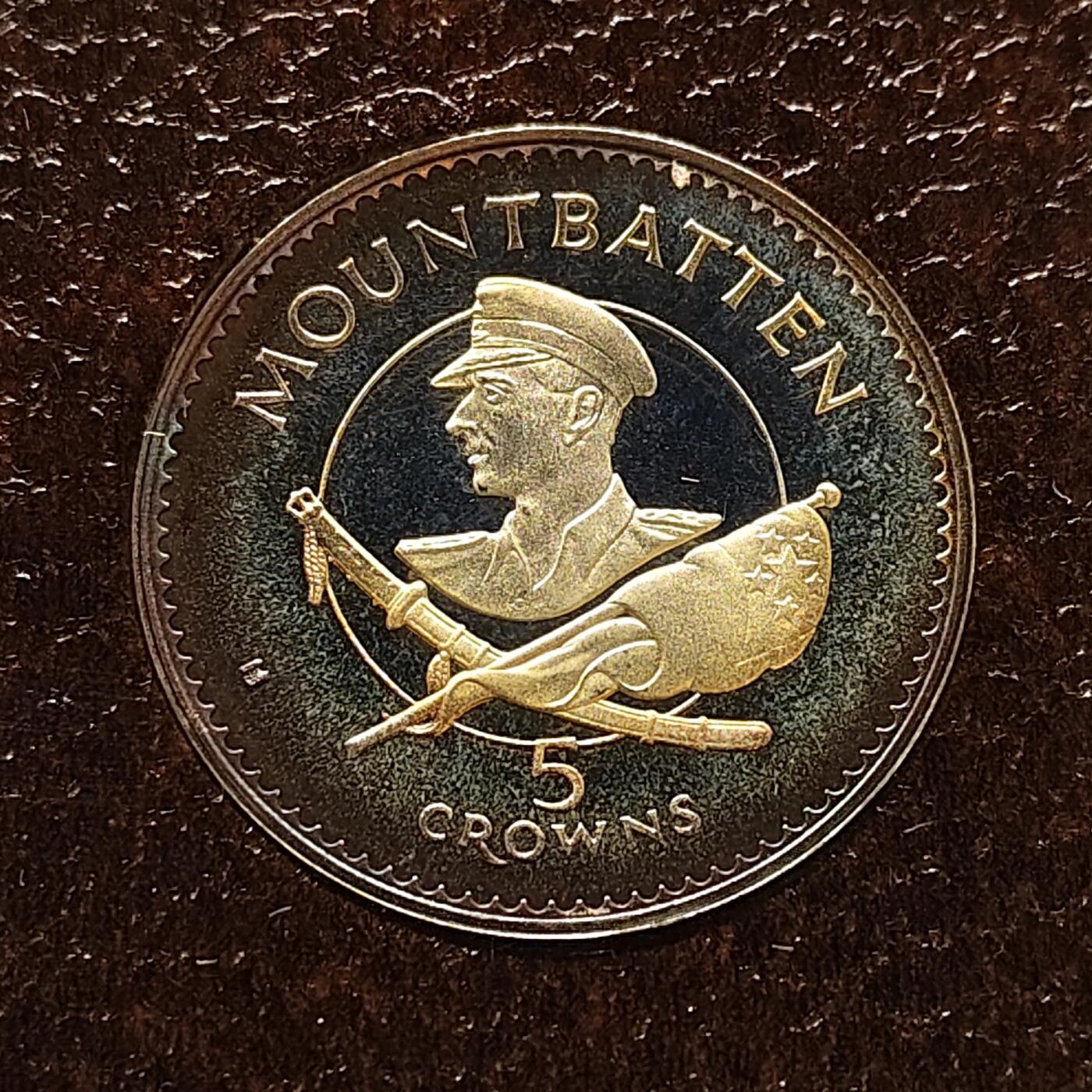 【全场包邮】纯粹捡漏拍499场-持续更新中 特克斯和凯克斯群岛1980年5克朗蒙巴顿伯爵精制纪念银币【32毫米14.58克50%，纯银价约205元（按28元银价折算）】-盒证全