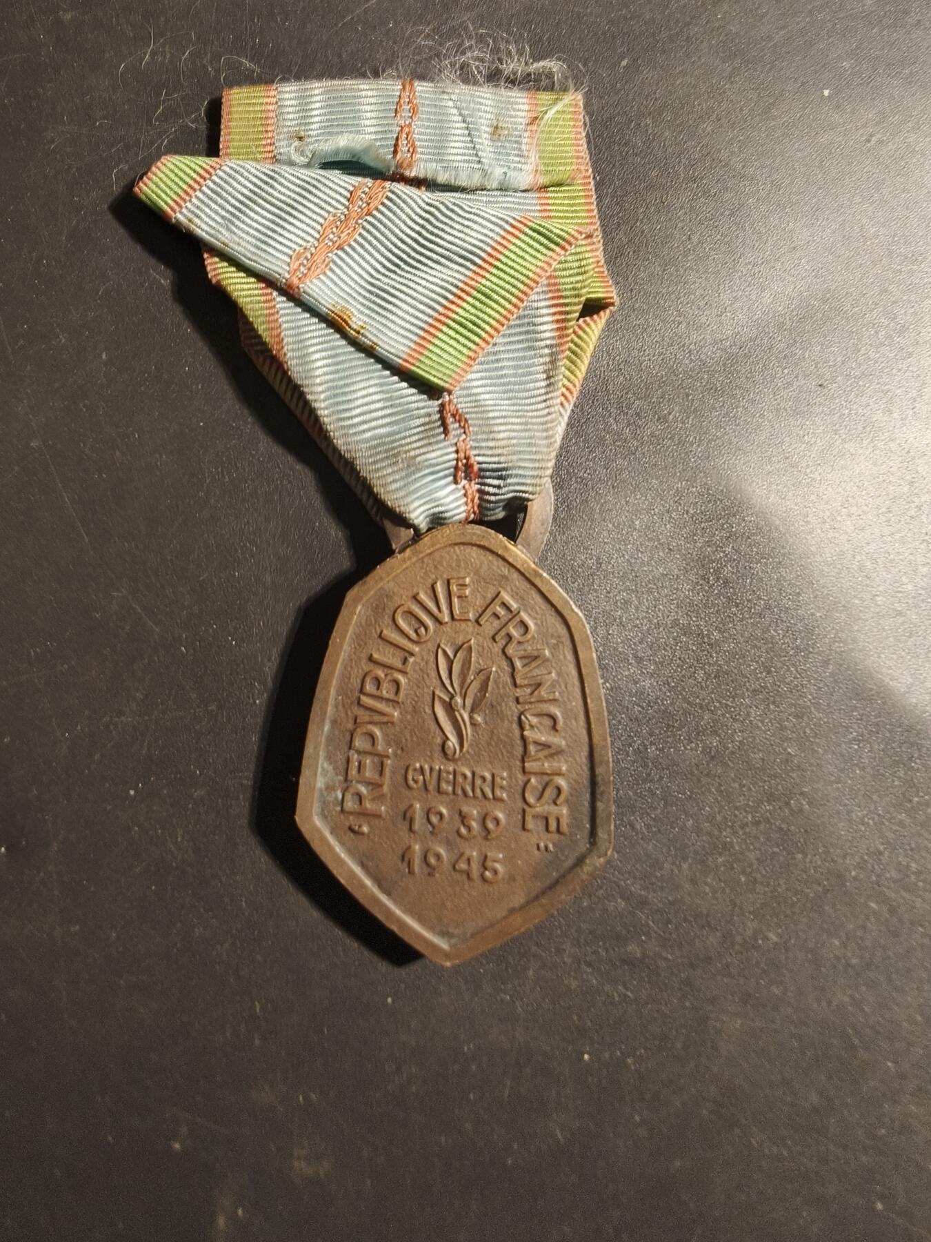 老王徽章第179期 法国二战纪念章