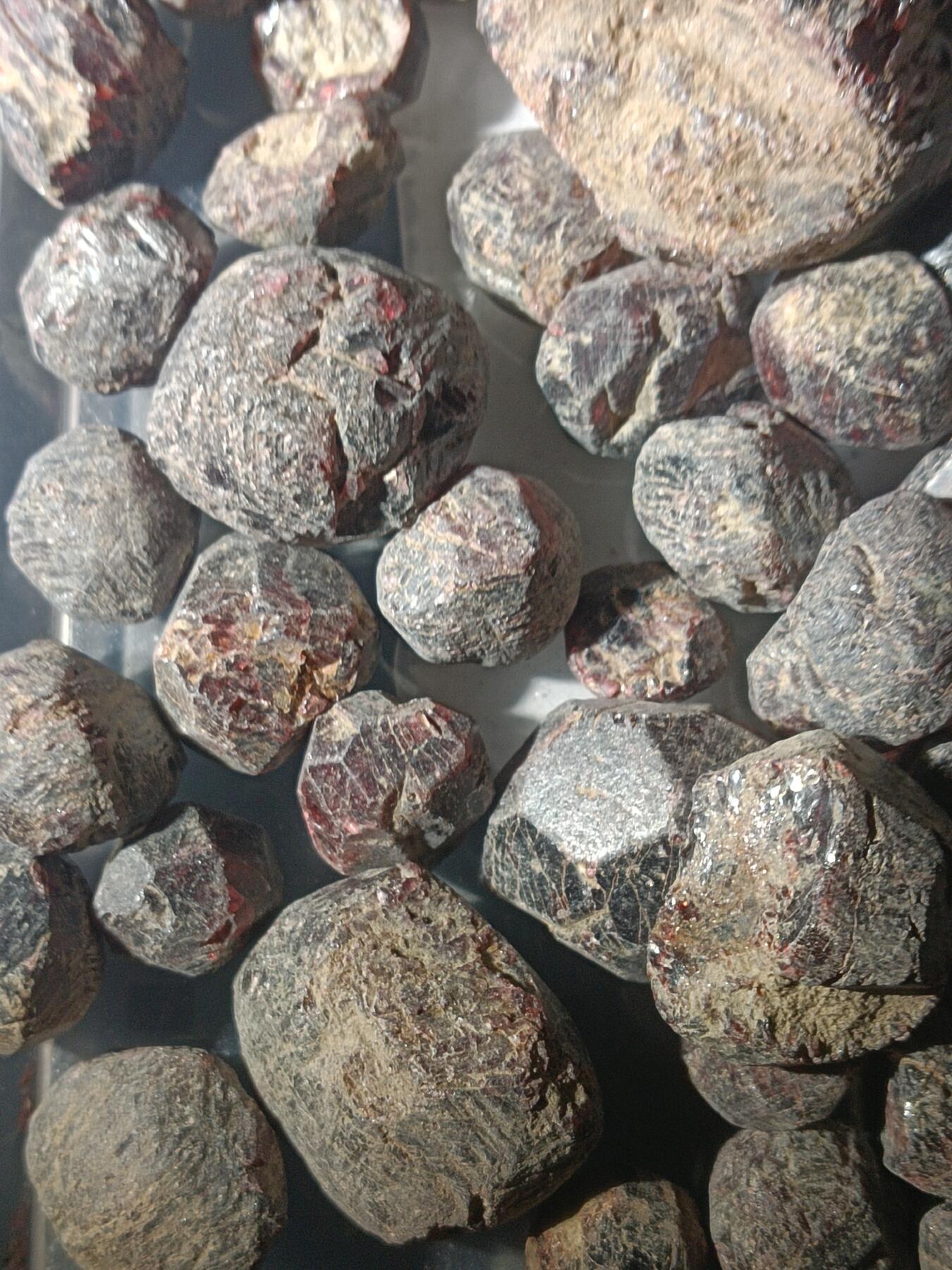 111期新疆红钱粟特钱币丝路钱币专场 6 石榴石原石