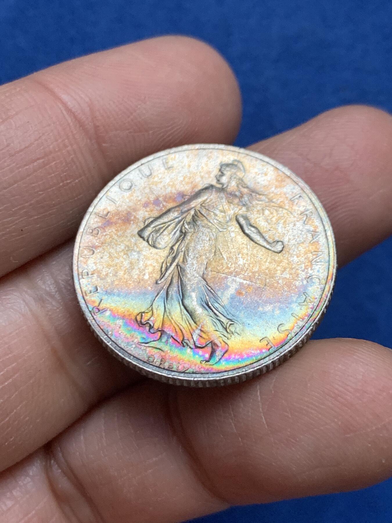 《竞宝斋》第461场 周日，周一，2场连拍 （全场包邮）欢迎送拍 法国1919年播种女神2法郎银币 绝美五彩 细节见图