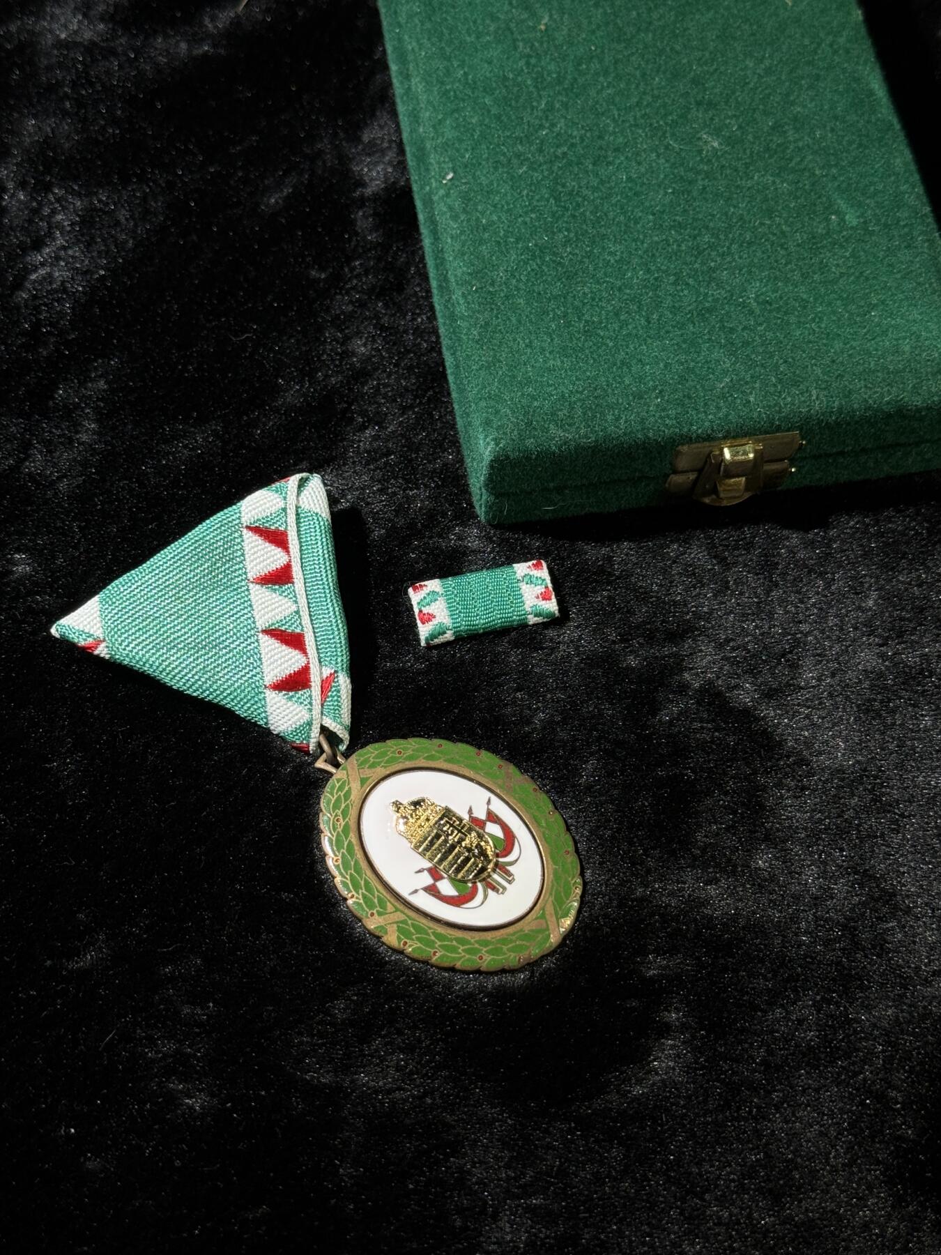 戎马世界章牌大赏第110期 匈牙利铜级服役功勋奖章