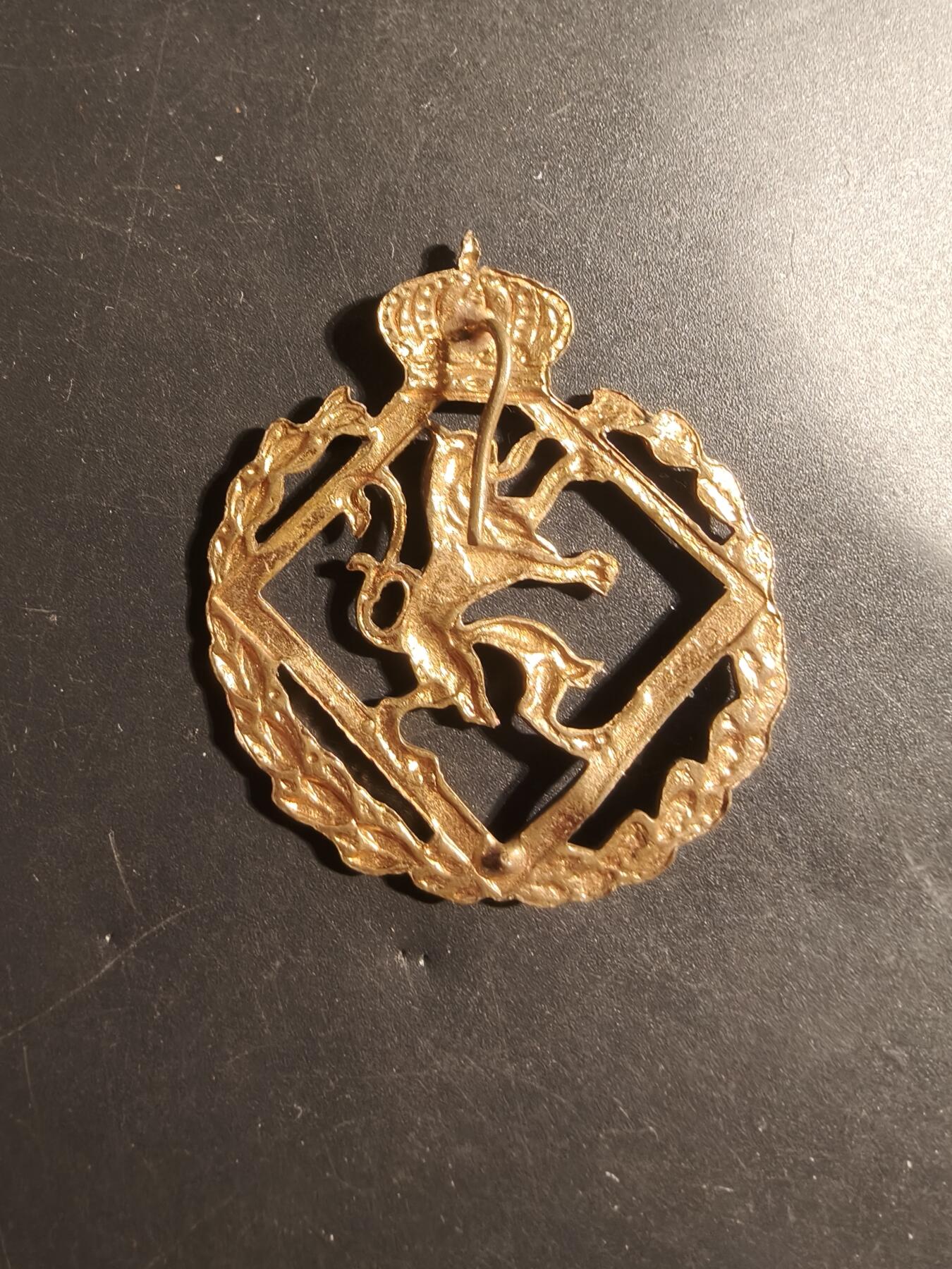 老王徽章第179期 比利时陆军皇家女子军团帽徽