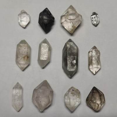 七河·世界币章矿标杂件每周小拍（总第35期）（本场周二结标） - 藏家出品 X719（2）双尖款云贵闪灵水晶原石一组 12 件 本件拍品由合作藏家邮寄