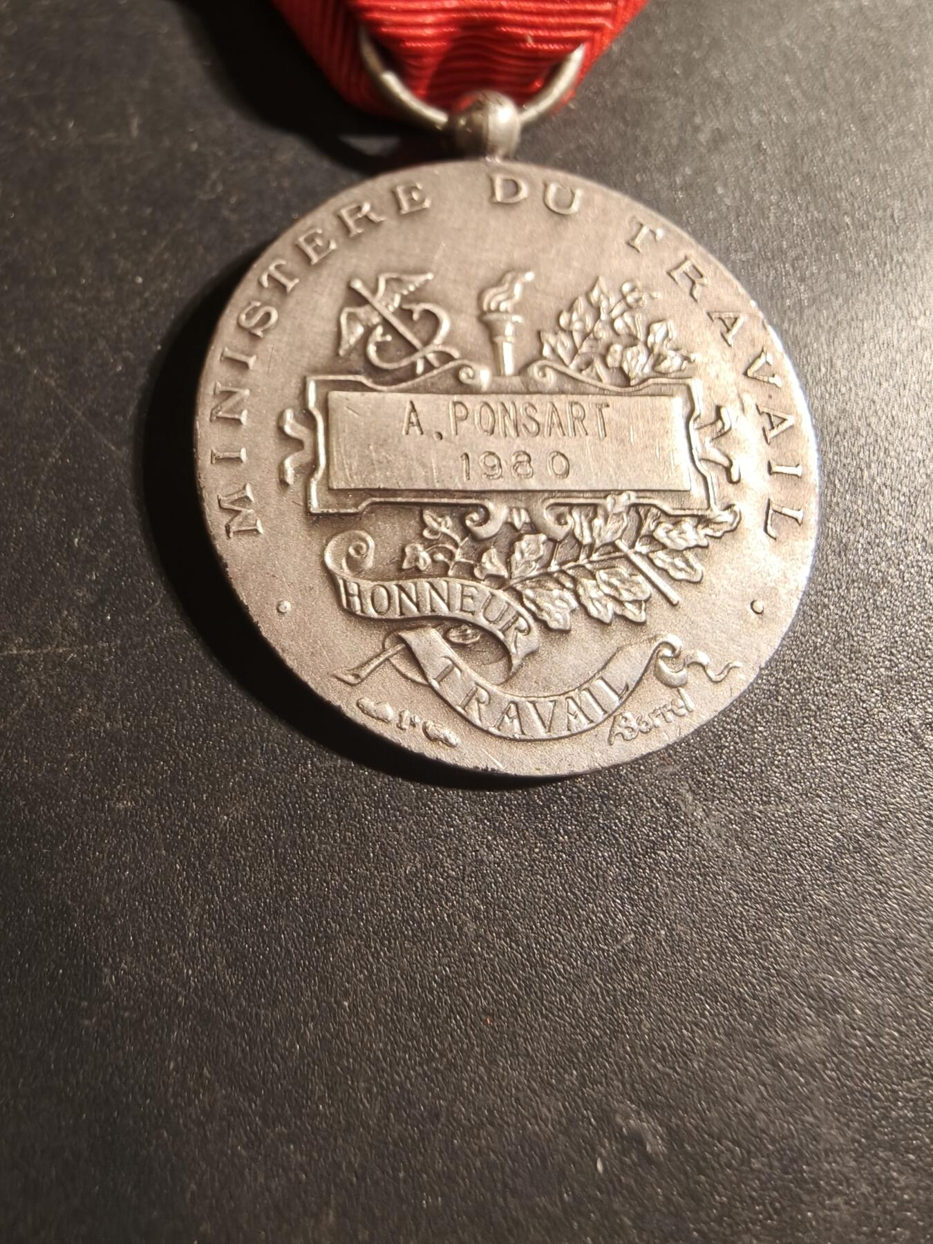 老王徽章第179期 法国银级劳工奖章    925银    11.4g    1980n年实发