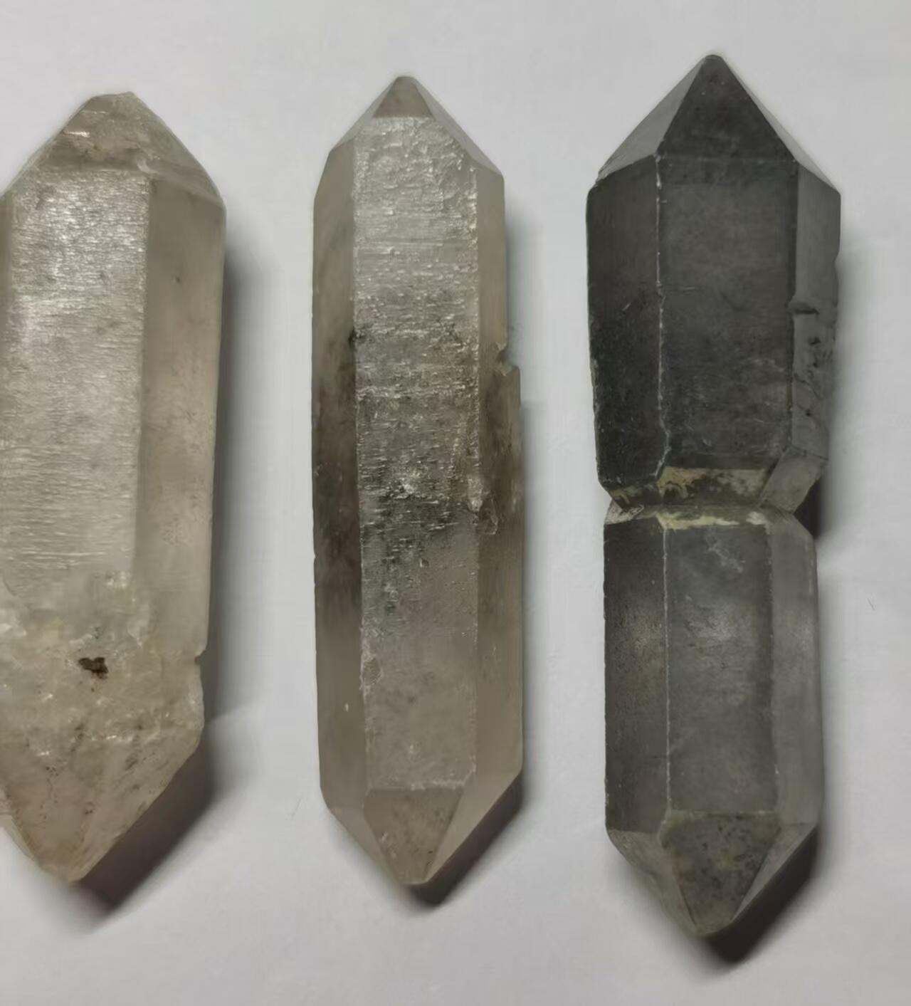 七河·世界币章矿标杂件每周小拍（总第35期）（本场周二结标） 藏家出品X706（6）云贵闪灵水晶原石 比较大块头 一组4件 本件拍品由合作藏家邮寄