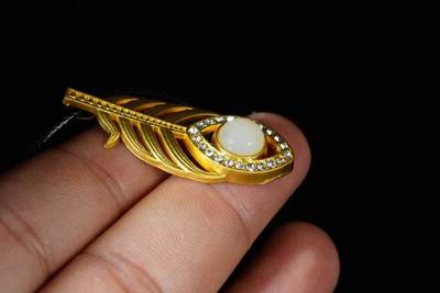 上海都达杂项专场八（全场包邮）   天然镀金一叶知秋嵌和田玉蛋面挂件 附鉴定证书87-346