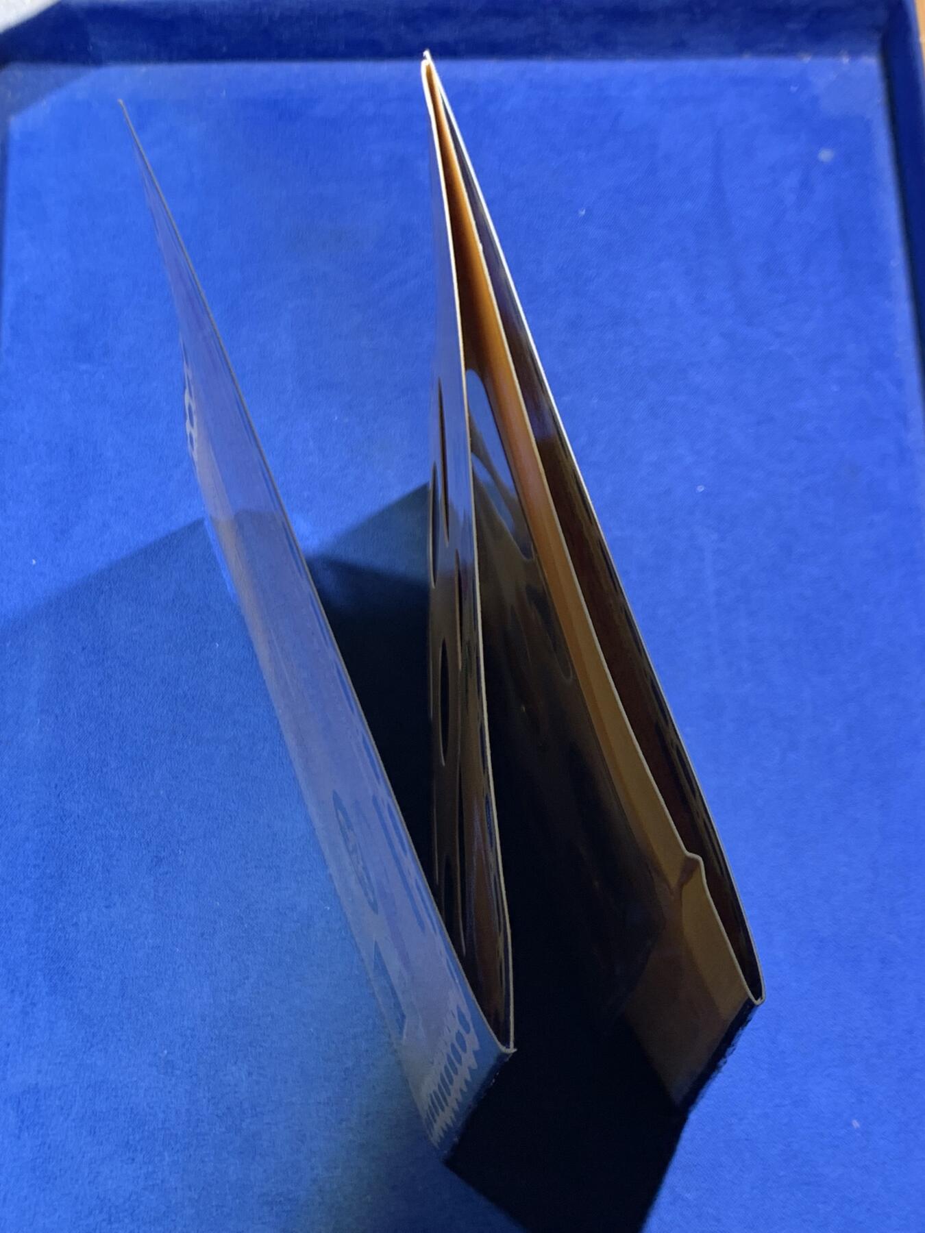 《竞宝斋》第461场 周日，周一，2场连拍 （全场包邮）欢迎送拍 英国1990年精制套币，带1枚1英镑威尔士韭葱精制纪念币，8枚币，册证齐全，品相精美，细节见图