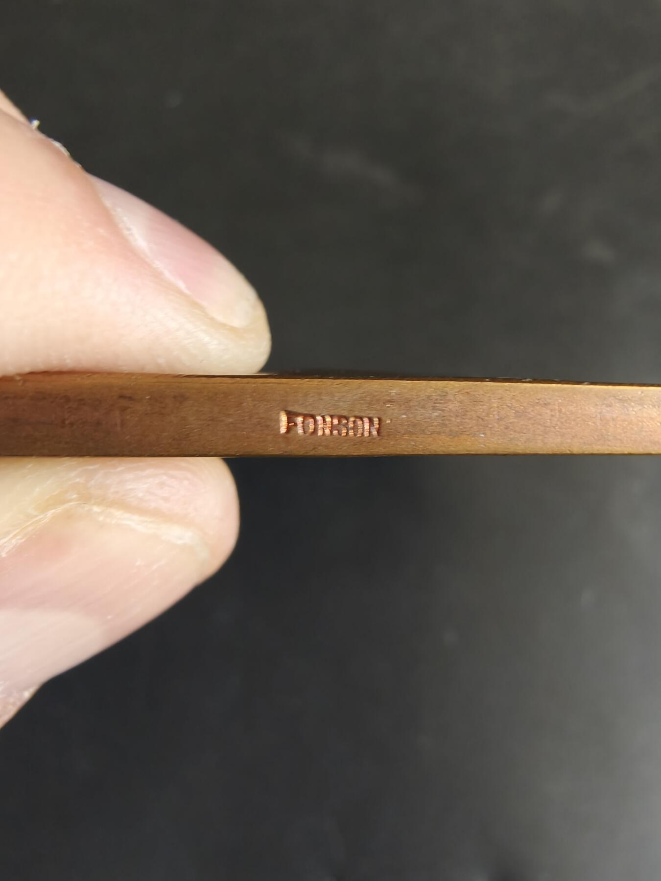 老王徽章第179期 比利时《晚报》手球运动方形大铜章     尺寸60×83mm    重量178.8g