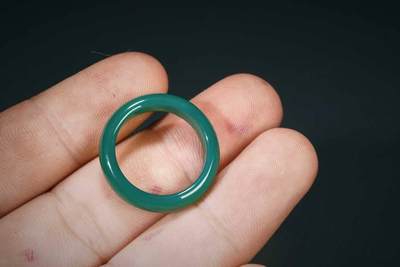 上海都达杂项专场八（全场包邮）   天然绿玛瑙戒指87-362