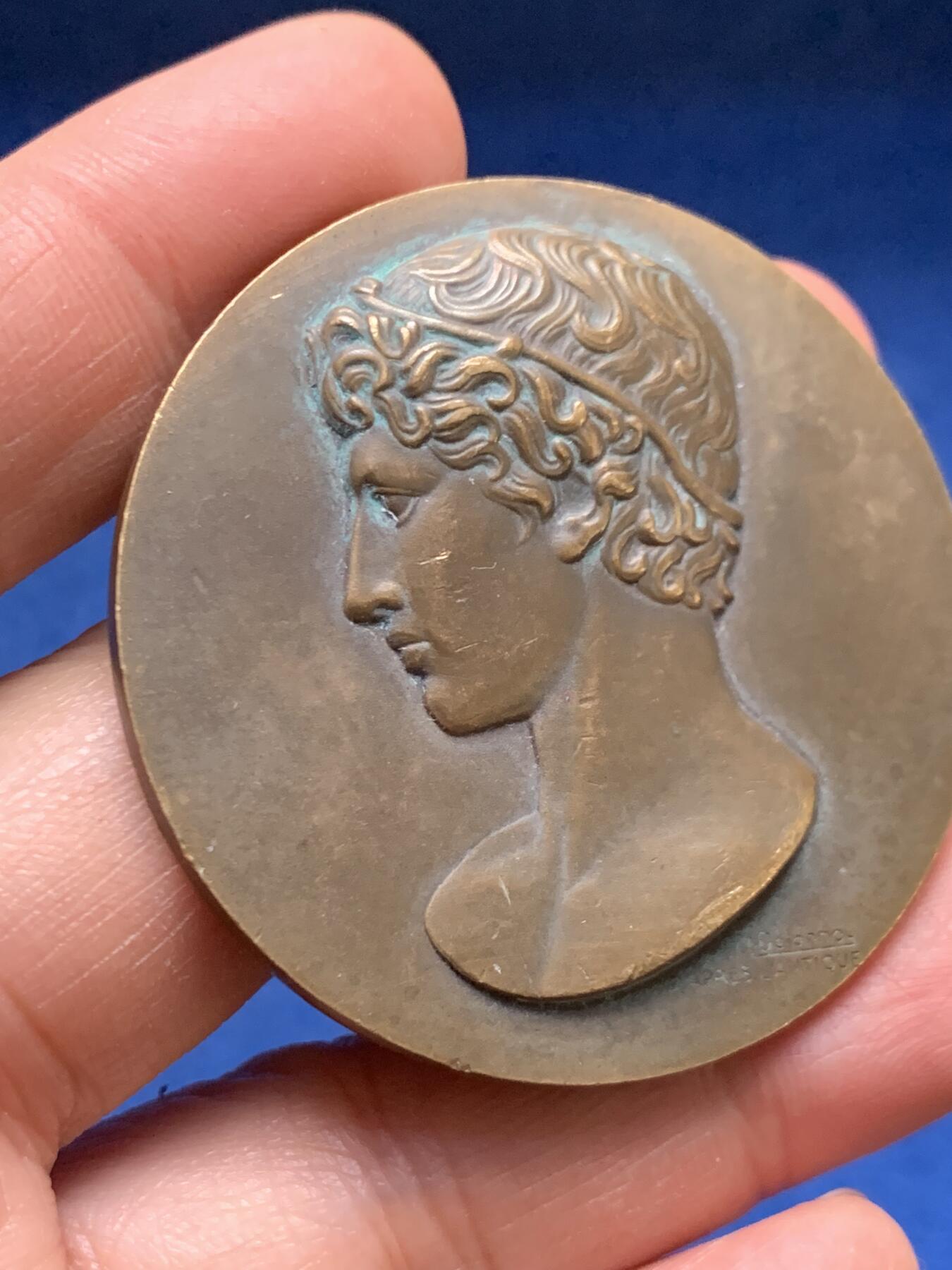 《竞宝斋》第461场 周日，周一，2场连拍 （全场包邮）欢迎送拍 法国体育教育与运动指导委员会纪念铜章 52.2克 49.7mm 三角铜标