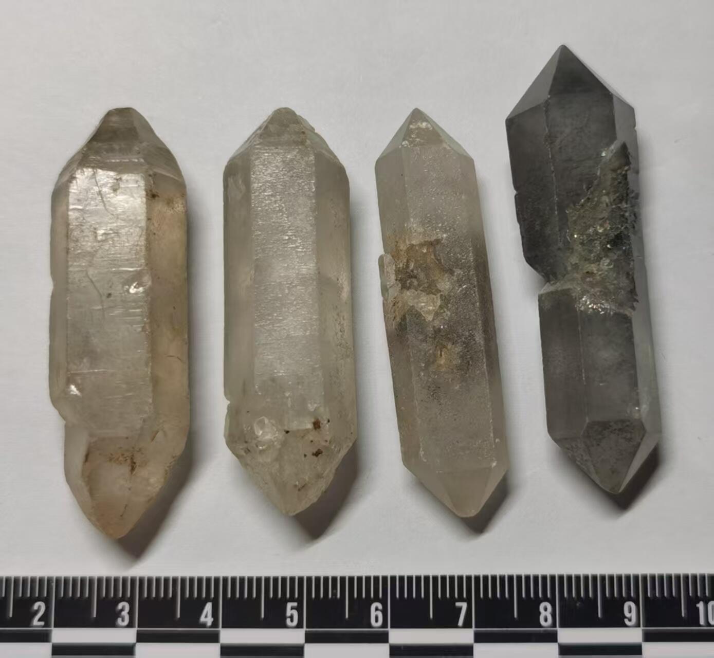 七河·世界币章矿标杂件每周小拍（总第35期）（本场周二结标） 藏家出品X706（6）云贵闪灵水晶原石 比较大块头 一组4件 本件拍品由合作藏家邮寄