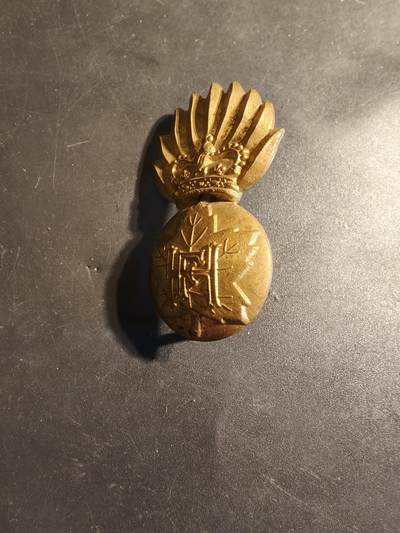 老王徽章第179期 - 英联邦加拿大皇家高地燧发枪团帽徽     女王早期