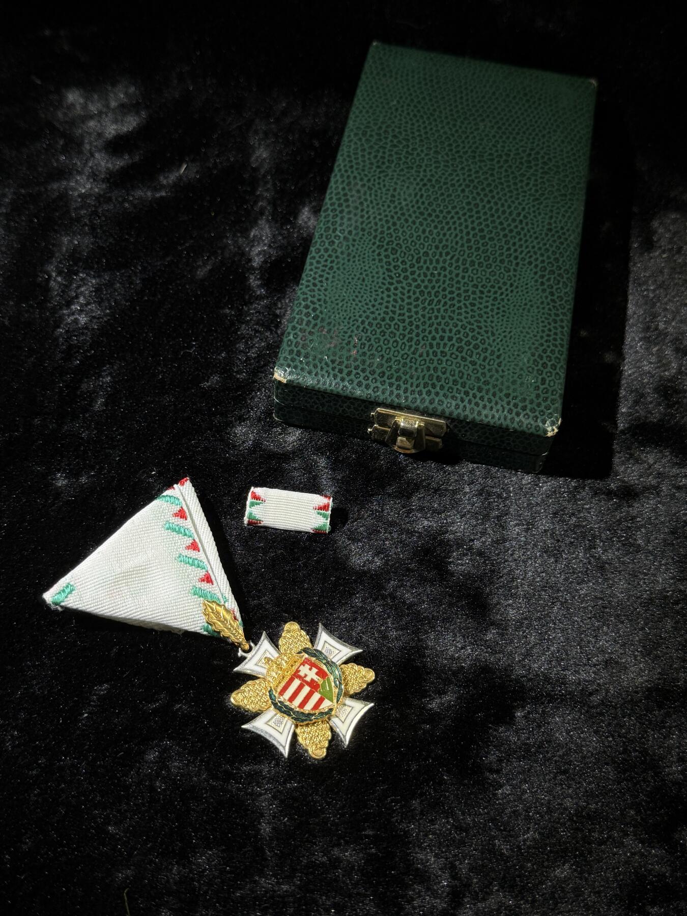 戎马世界章牌大赏第110期 匈牙利一级军官服役奖章