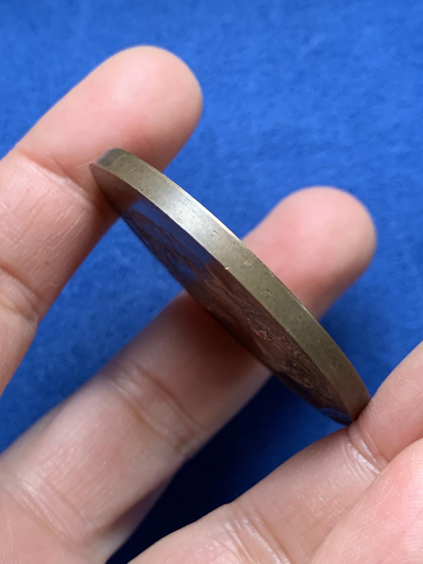 《竞宝斋》第461场 周日，周一，2场连拍 （全场包邮）欢迎送拍 英国1902年爱德华七世登基大铜章，少见款别，设计精美，狮子立体，力量感十足。43.5克，45.9mm