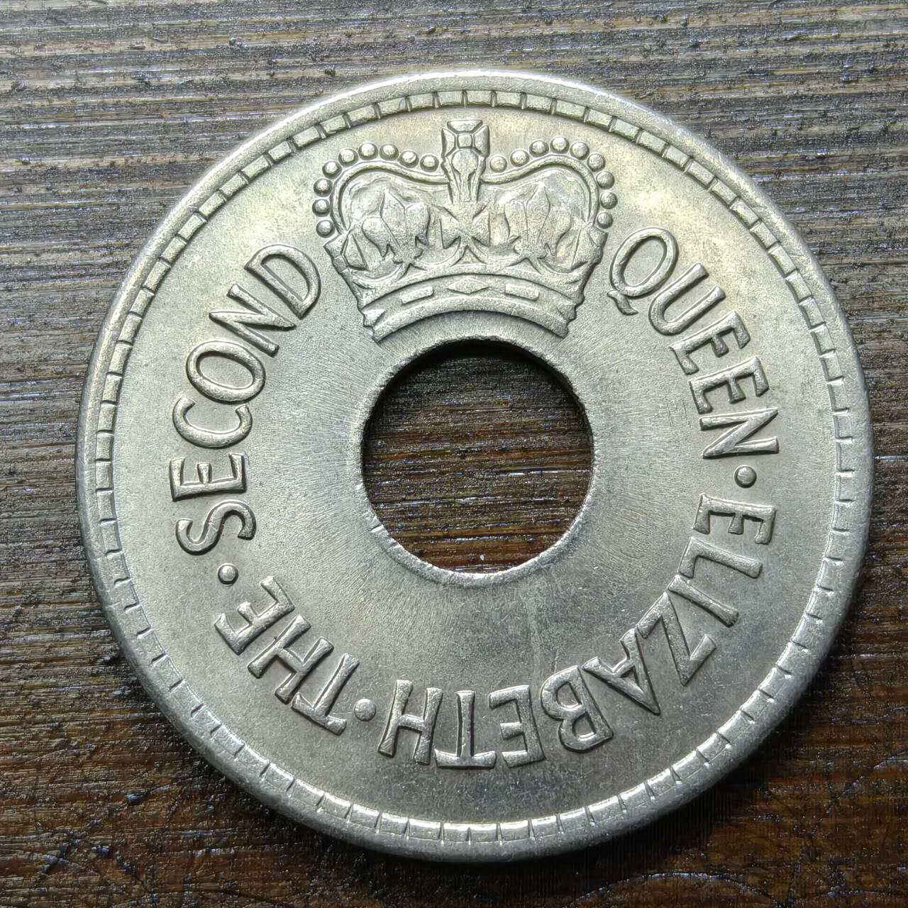 【铜匠收藏】★第140场★散币场。不寄存，30包邮。不满30元，支付5元运费。《接受代拍 代送NGC评级》 36【无寄存】 英属斐济1966年  1便士中孔镍币