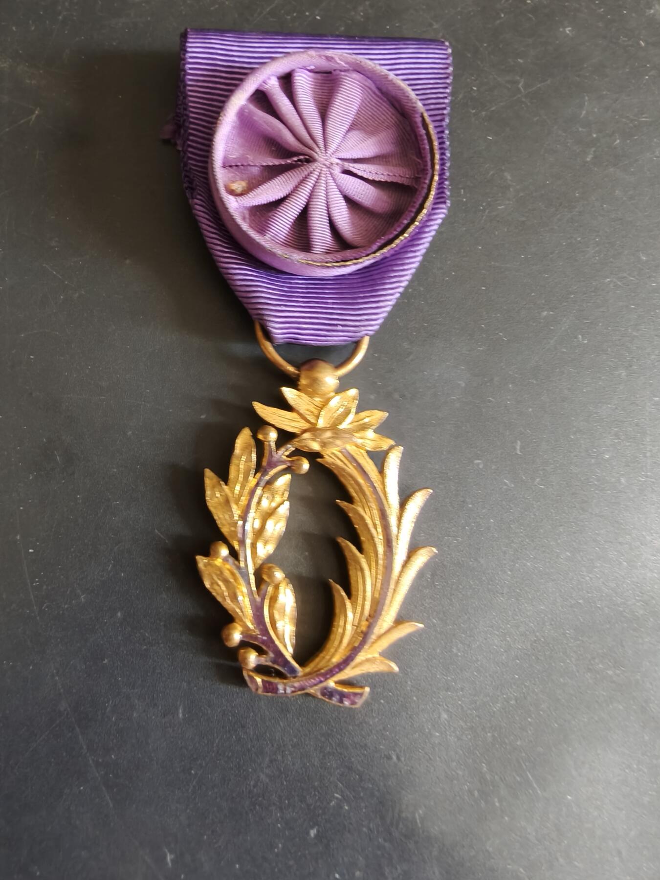 老王徽章第179期 法国军官级棕榈叶勋章    原盒