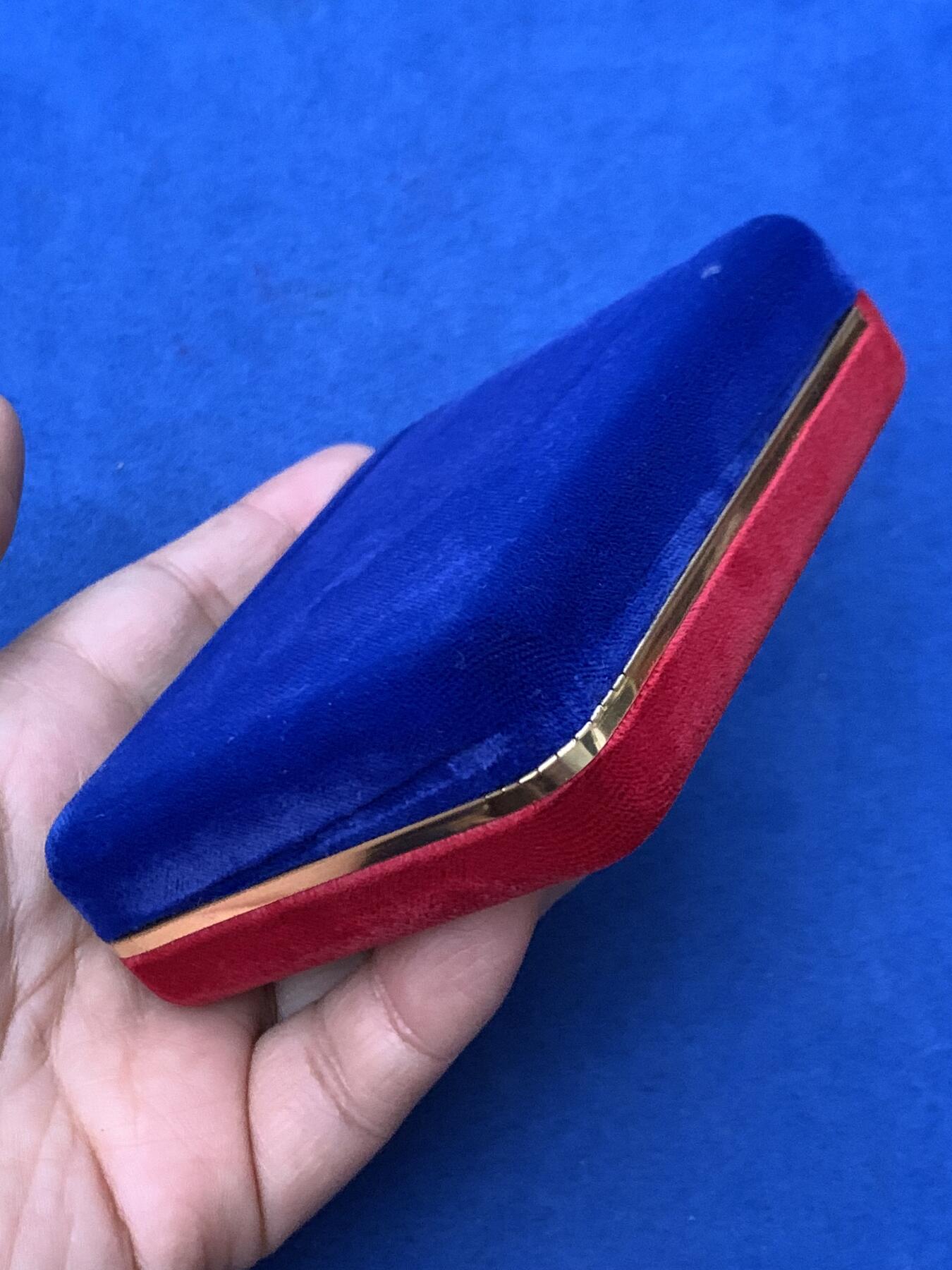 《竞宝斋》第461场 周日，周一，2场连拍 （全场包邮）欢迎送拍 西萨摩亚1976年美国独立二百周年精制1塔拉纪念银币。奢华软包原盒用红蓝双色代表美国精神，品相极好，少见。