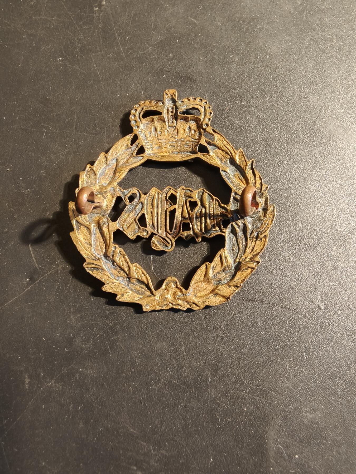 老王徽章第179期 英国陆军第2近卫龙骑兵团帽徽     女王早期版