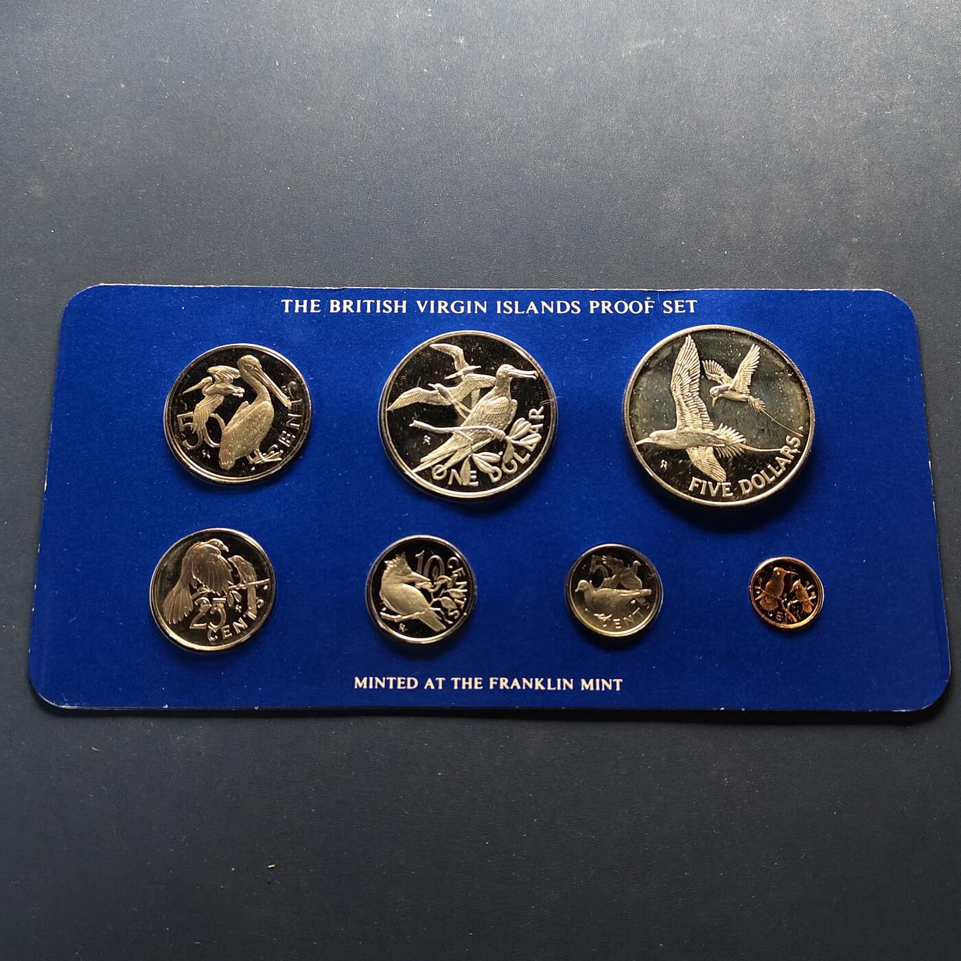 【全场包邮】纯粹捡漏拍499场-持续更新中 【稀少】英属维尔京群岛1982年官方封装精制套币-盒证全-量1865-含2枚银币【白尾热带鸟42毫米40.5克92.5%+军舰鸟38.61毫米25.7克92.5%，纯银价约1714元（按26元银价折算）】
