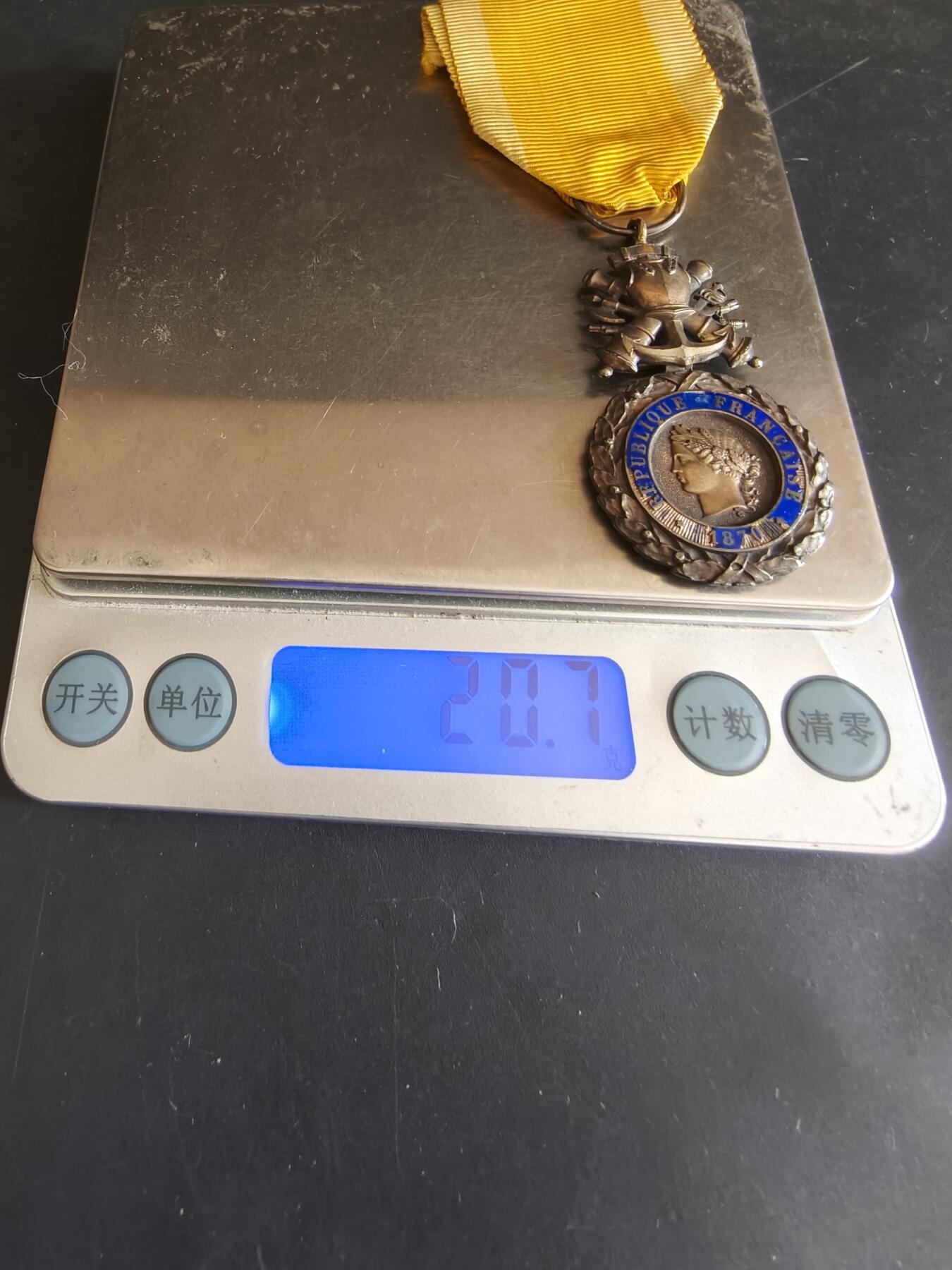 老王徽章第179期 法国军事奖章    三共时期     950银镀金珐琅     重量20.7g