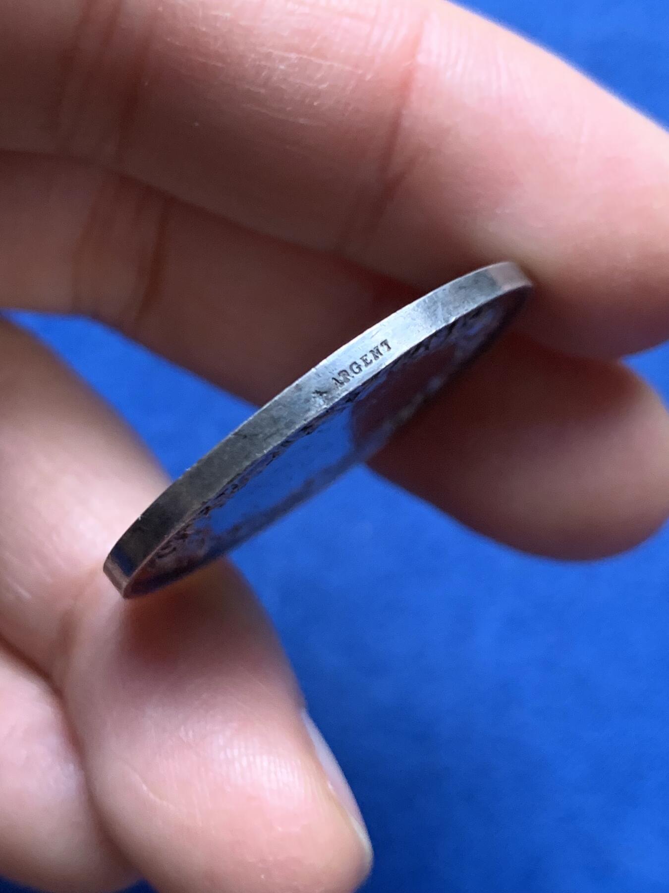 《竞宝斋》第461场 周日，周一，2场连拍 （全场包邮）欢迎送拍 法国婚礼银章 蜜蜂银标 13.8克 31.6mm