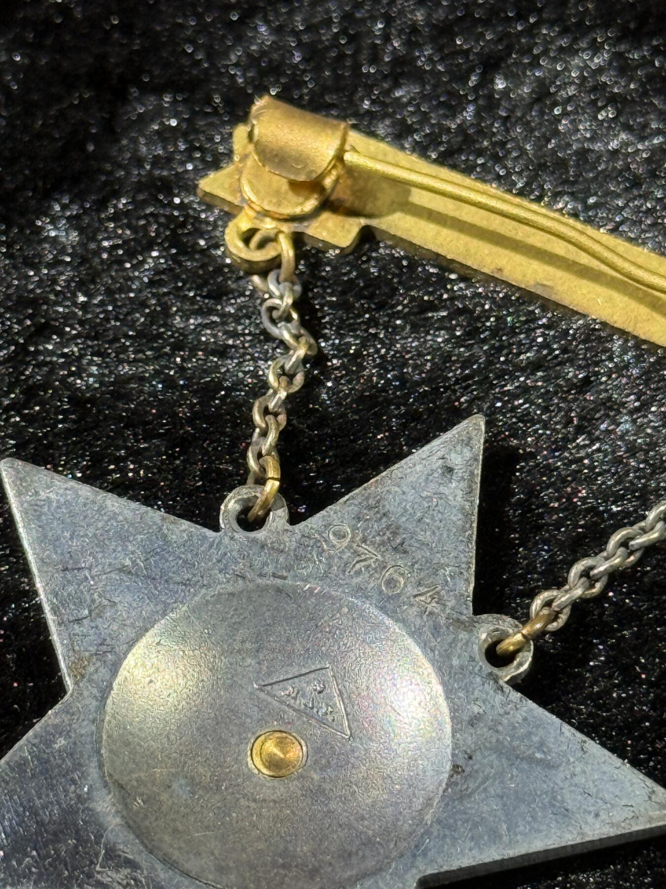 戎马世界章牌大赏第110期 匈牙利精英工人奖章带刻号，镀银1949年设立，国内罕见