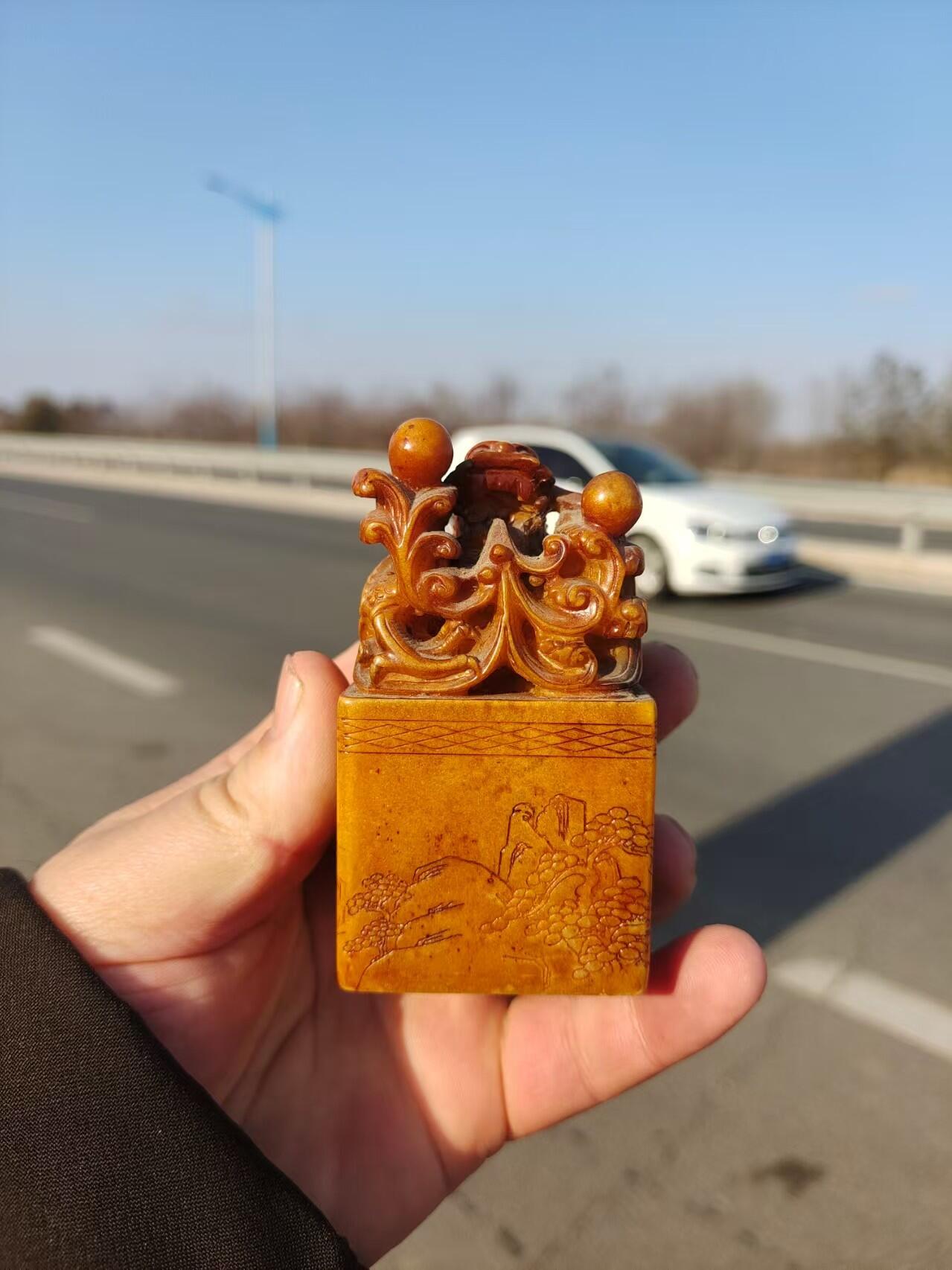 清代寿山石龙行天下印章，龙形浮雕，盘龙戏珠，做工精细，雕刻生动