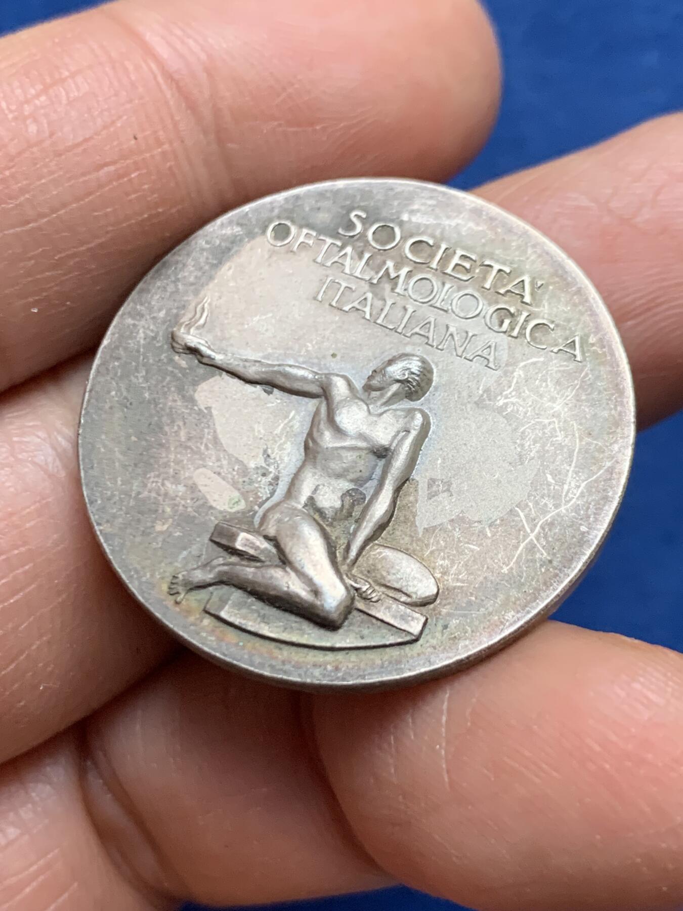 《竞宝斋》第461场 周日，周一，2场连拍 （全场包邮）欢迎送拍 意大利眼科协会纪念章，是为1964年在意大利佛罗伦萨举办的第48届意大利眼科学会大会特别制作。11.8克，30mm