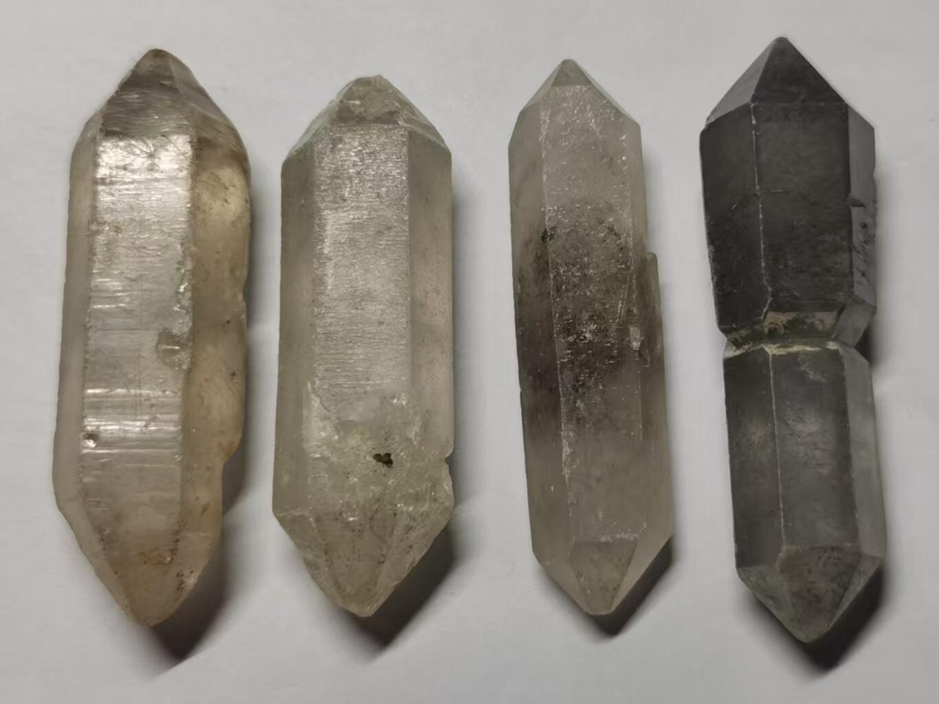 七河·世界币章矿标杂件每周小拍（总第35期）（本场周二结标） 藏家出品X706（6）云贵闪灵水晶原石 比较大块头 一组4件 本件拍品由合作藏家邮寄