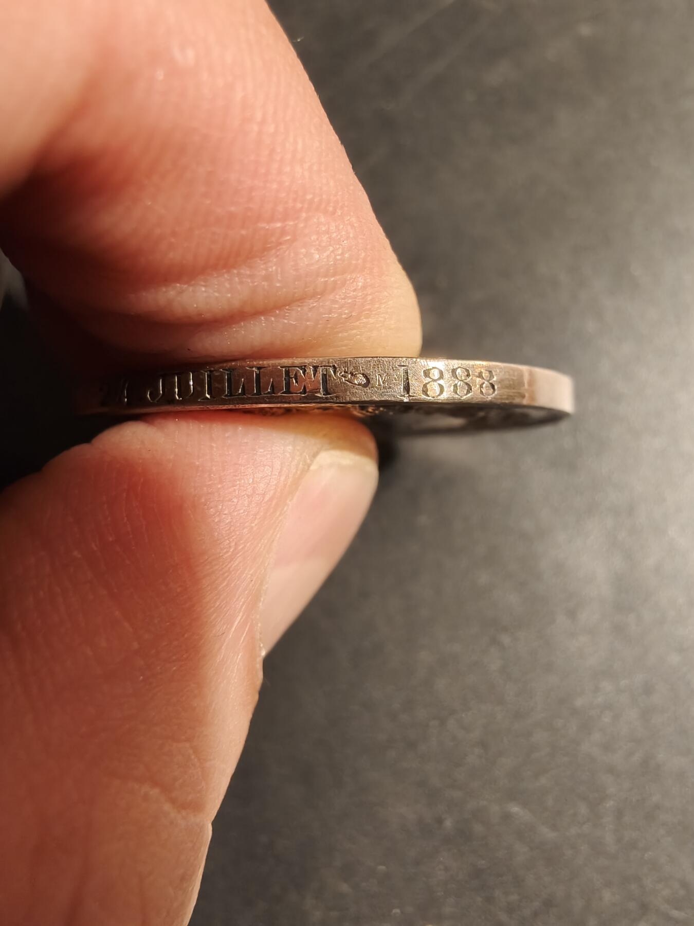 老王徽章第179期 法国银婚章    950银     带边铭背铭    1888年实授    直径33mm    重量16.1g