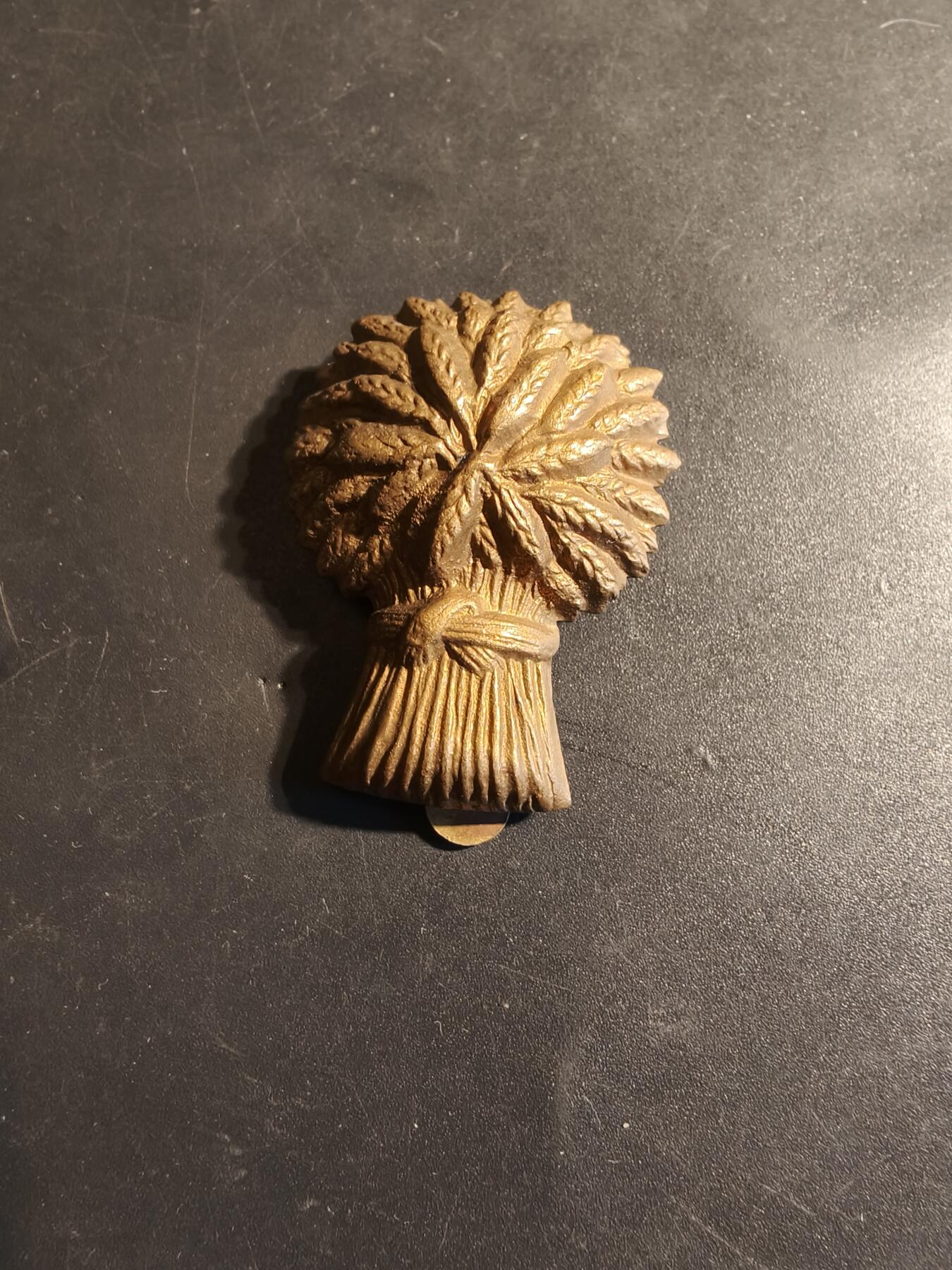 老王徽章第179期 英国洛锡安与边境义勇骑兵团帽徽    一战时期