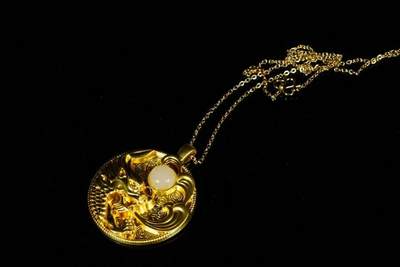 上海都达杂项专场八（全场包邮）   天然镀金龙行天下嵌和田玉蛋面挂件 附鉴定证书87-353