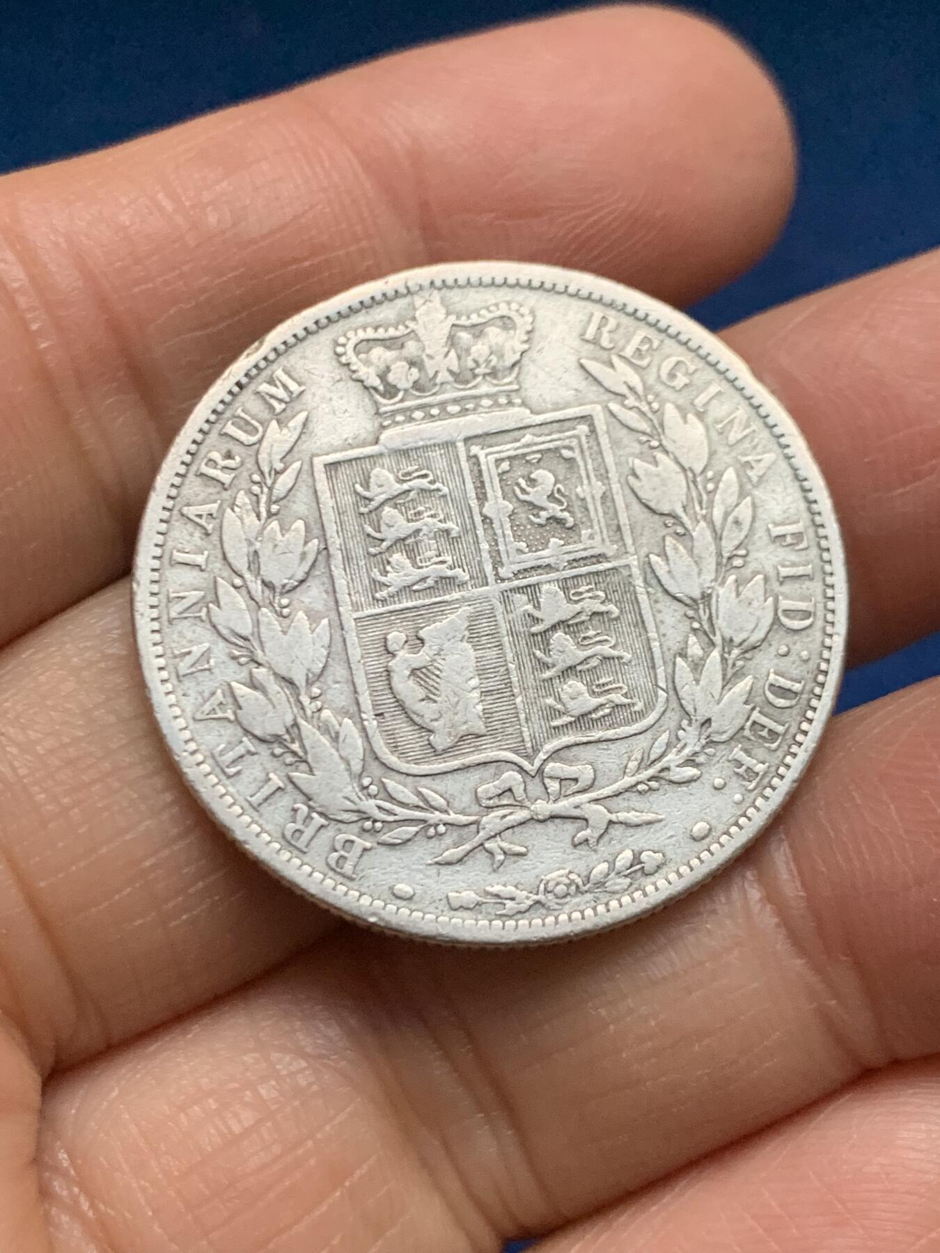 《竞宝斋》第461场 周日，周一，2场连拍 （全场包邮）欢迎送拍 1886年英国维多利亚女王1/2克朗银币，少见小维版本