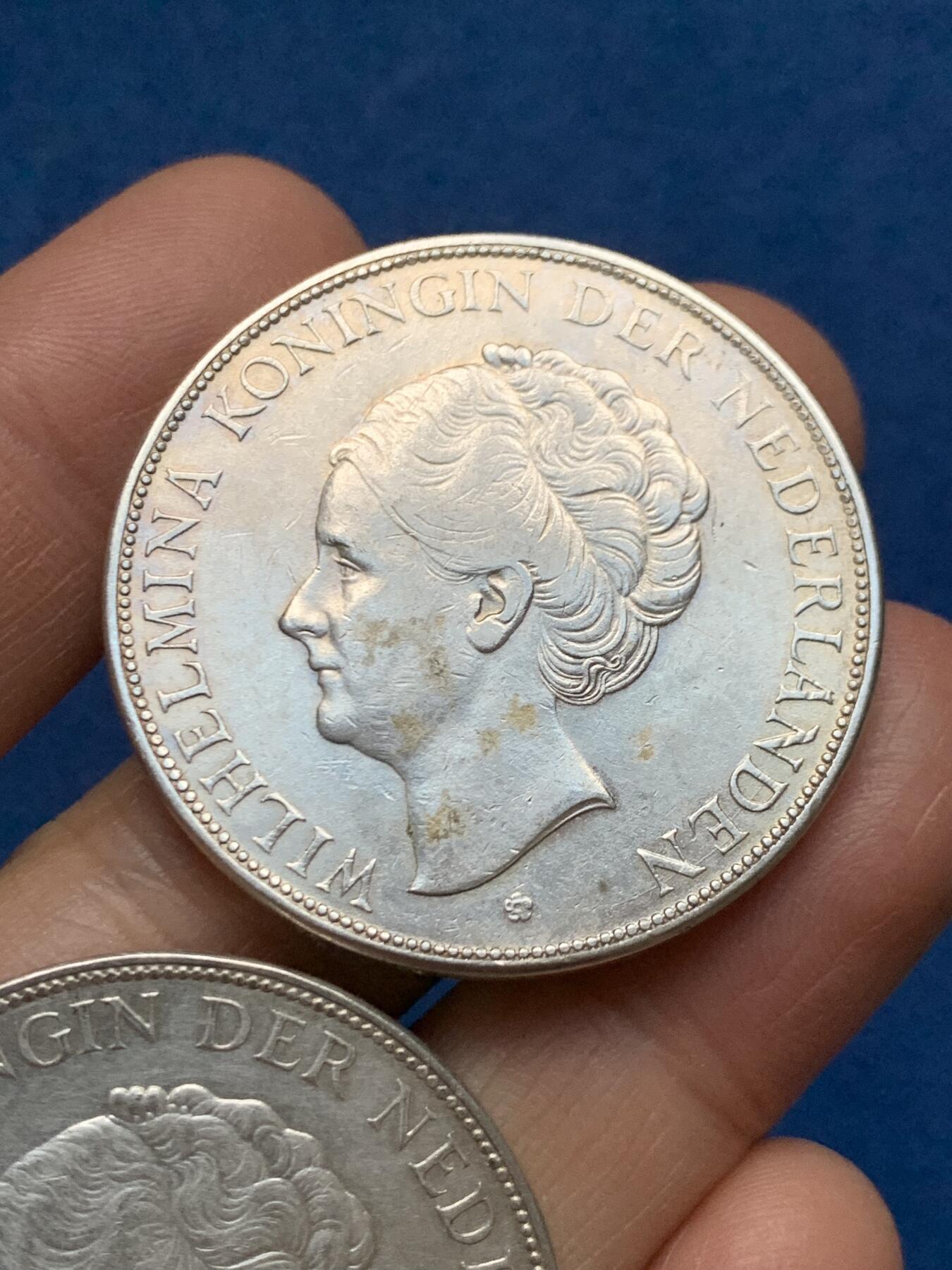 《竞宝斋》第461场 周日，周一，2场连拍 （全场包邮）欢迎送拍 两枚一组 荷兰1930年威廉明娜女王2.5盾银币 总重49.9克