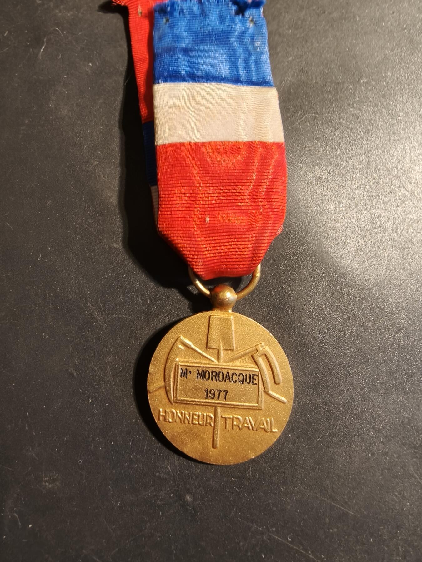 老王徽章第179期 法国金级劳动荣誉奖章     1977年实发