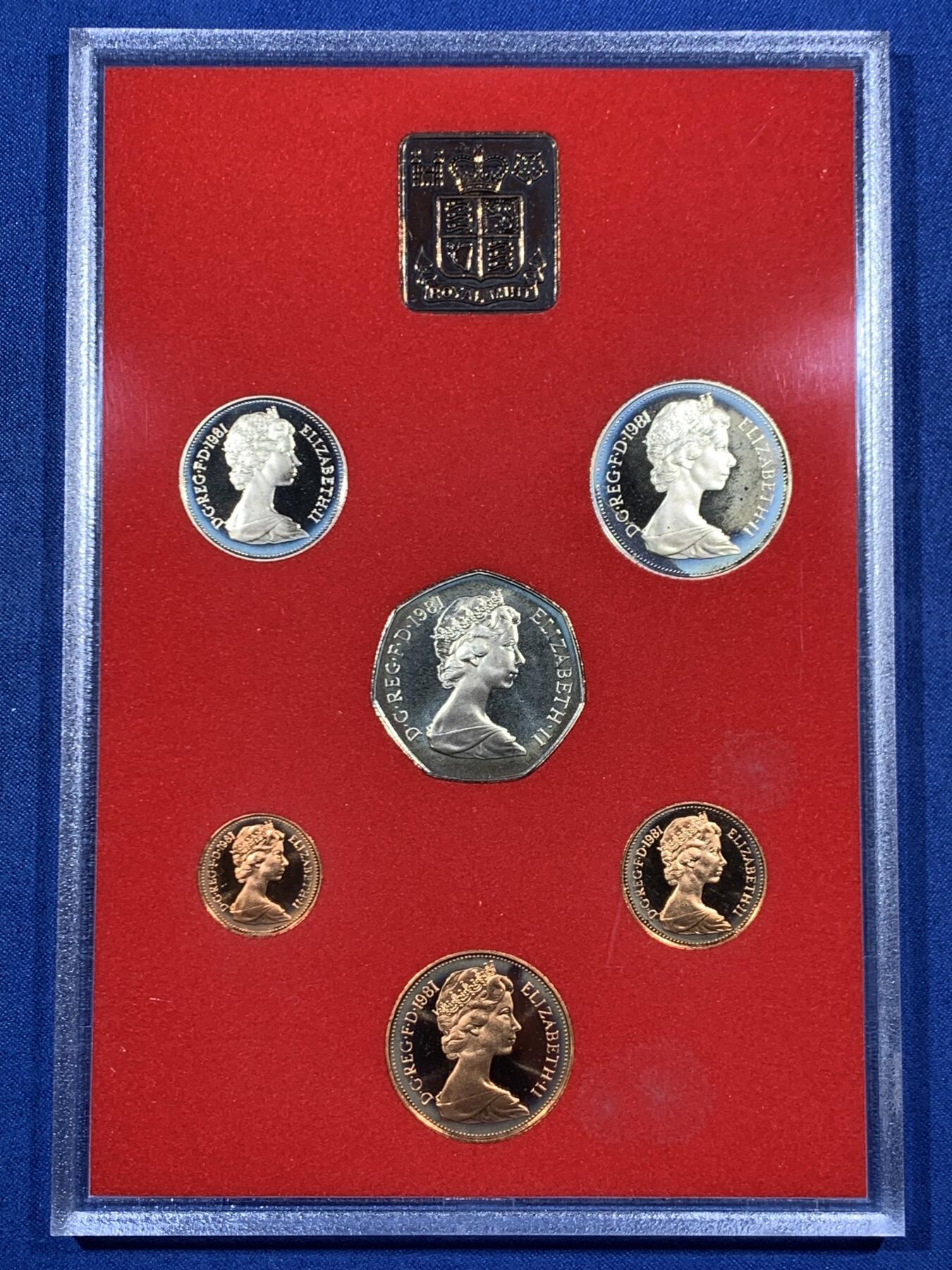 《竞宝斋》第461场 周日，周一，2场连拍 （全场包邮）欢迎送拍 英国1981年精制套币 礼品原装6枚币和1枚章