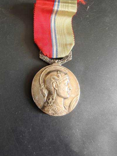 老王徽章第179期 - 法国银级工业和商业总会奖章    1956年实发