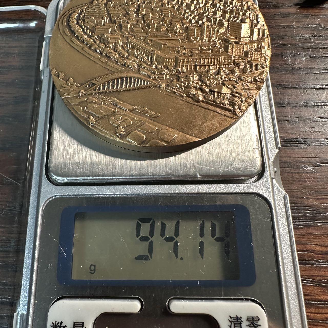 蒂克钱币-第57场 日本章 企业章拍卖  造币局制-城市景观黄铜章 55mm 94g