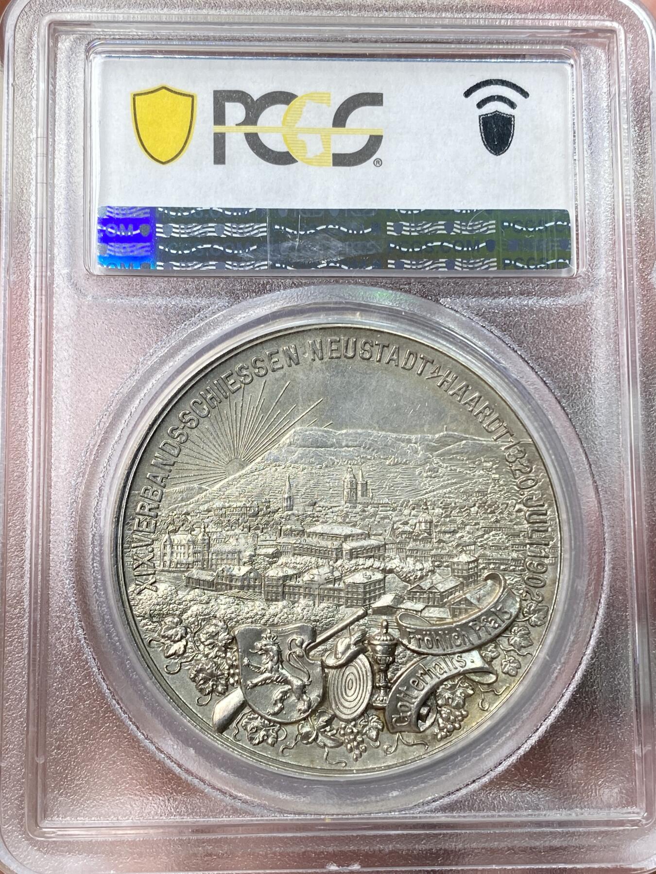 万国钱币拍卖第059期 PCGS SP62 1902年德国巴伐利亚利奥波德摄政王皇太子日后的路德维希三世作为巴伐利亚的守护者纪念诺伊施塔特和哈尔德射击节城市景观大银章 43MM 32G 少见南德厚重射击节系列