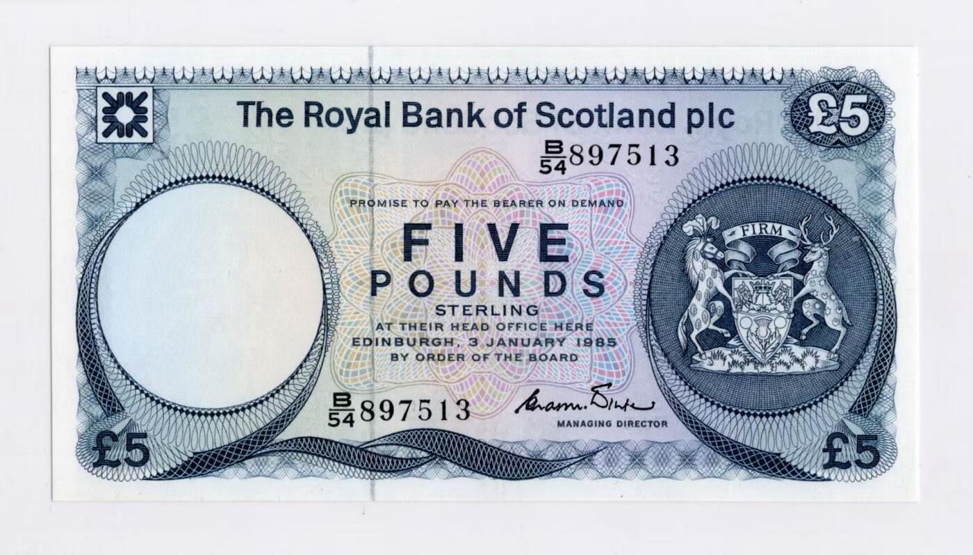 徐霞客拍卖首拍 苏格兰/皇家银行P-342c 1985年5镑	B/54 897513 unc-	这张5英镑纸币是早期流通版别，票面保留了时任常务董事的手写签名，后续版本已更换签名样式。设计上延续了地方货币的独特防伪与纹饰风格，承载着独特的货币发行历史。其收藏价值源于早期版别存世量少，手写签名设计稀缺，品相完好的该版别在收藏市场具备稳定升值潜力。