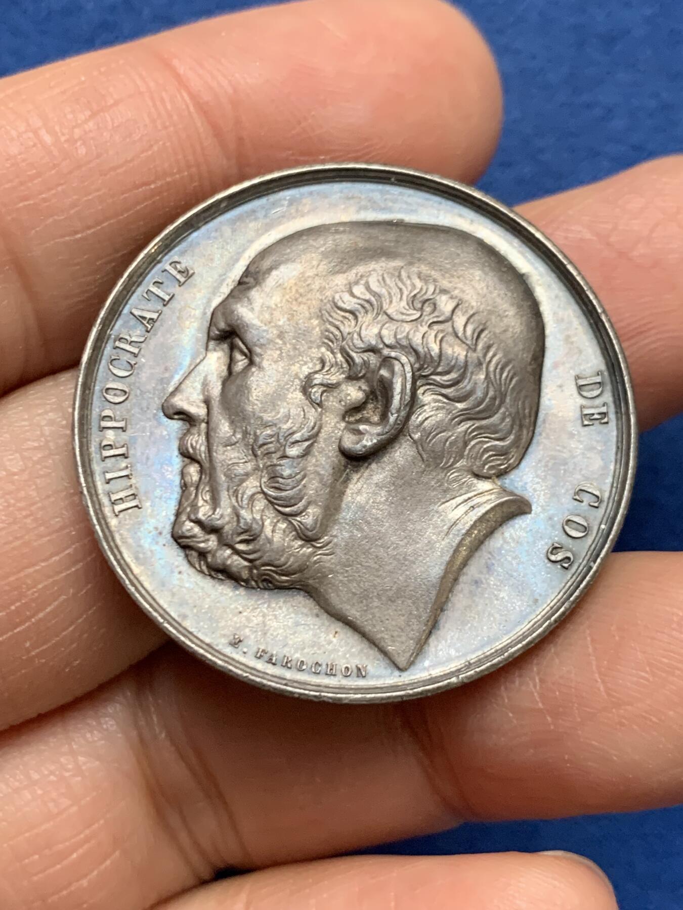 《竞宝斋》第461场 周日，周一，2场连拍 （全场包邮）欢迎送拍 19世纪法国医学之父希波克拉底银章 19.15克 34.2mm 蜜蜂银标