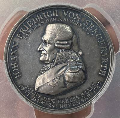 万国钱币拍卖第059期 - PCGS SP61 1817年德国普鲁士威廉三世时期约翰·弗里德里希·冯·西格巴特邮政局长忠诚服务50周年纪念大银章 老容克戎装侧向 背面文字意为：献给总邮政局长以庆祝五十年服务庆典，由总邮政厅及宫廷邮政局全体员工敬献 47mm大规格 少见品种收藏品质