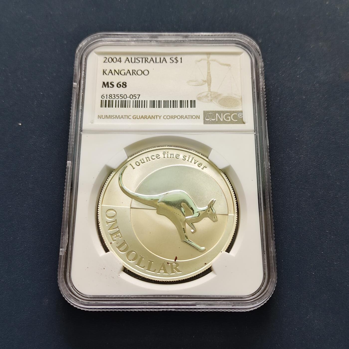 【全场包邮】纯粹捡漏拍499场-持续更新中 澳大利亚2004年1元袋鼠1盎司999纯银币【40.5毫米31.1克99.9%，纯银价约870元（按28元银价折算）】-NGC MS68