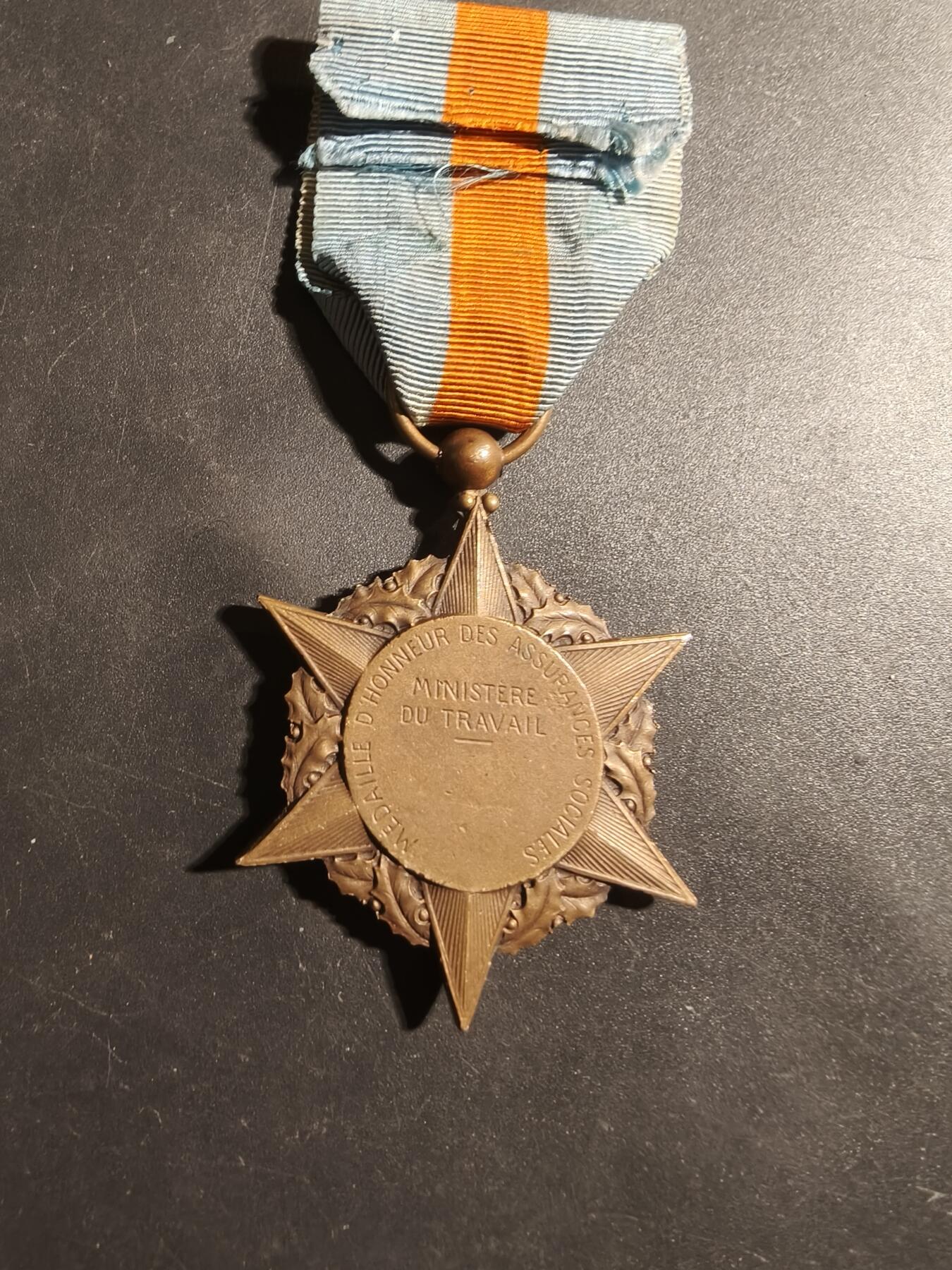 老王徽章第179期 法国铜级社保奖章