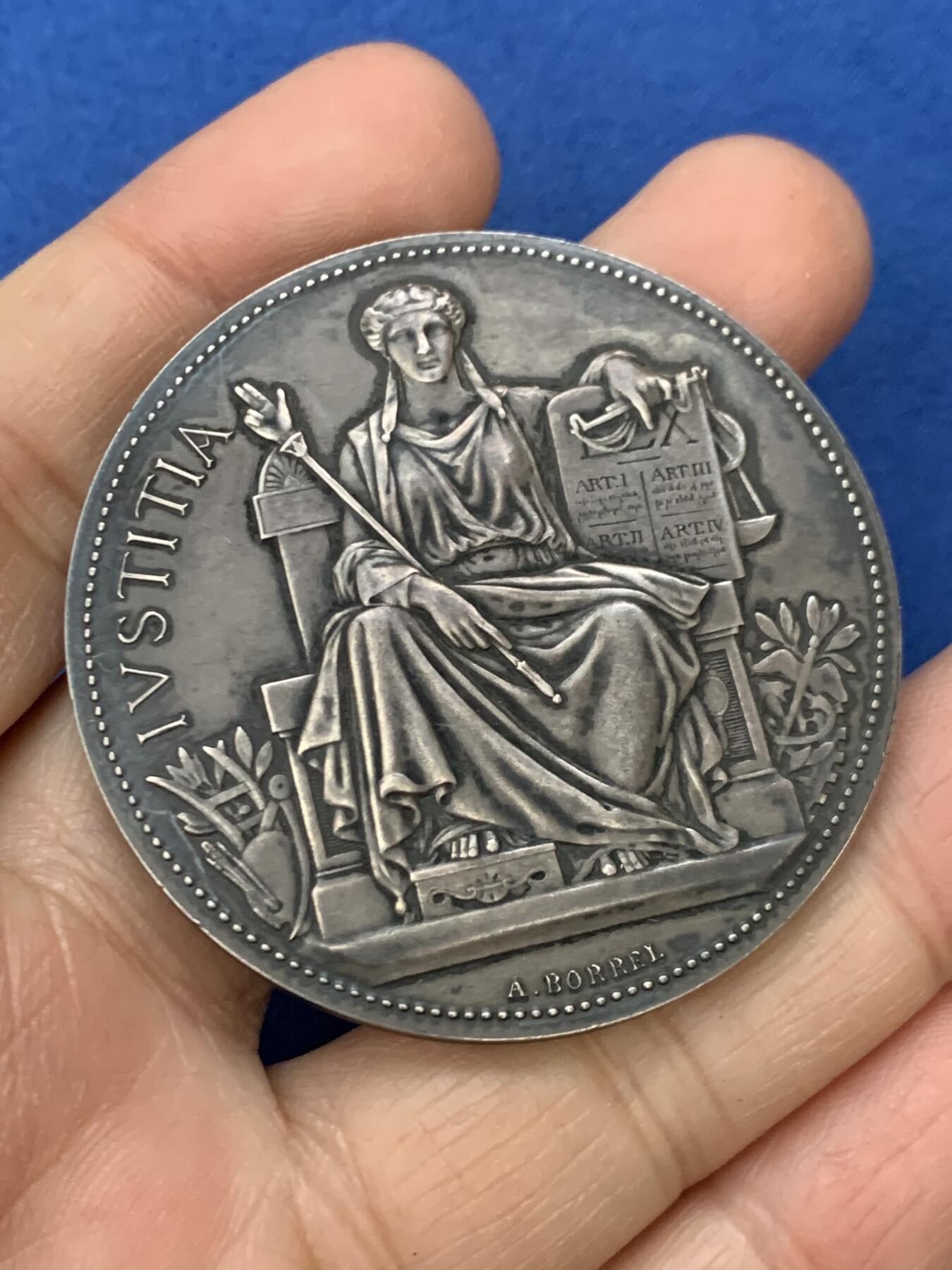 《竞宝斋》第461场 周日，周一，2场连拍 （全场包邮）欢迎送拍 法国塞纳省商业法庭银章 丰饶角2银标 带盒 57.75克 50.2mm