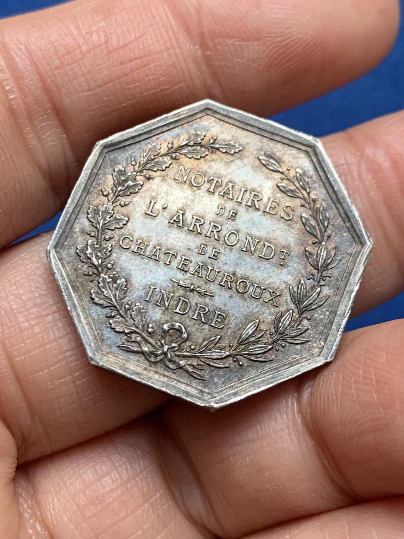 《竞宝斋》第461场 周日，周一，2场连拍 （全场包邮）欢迎送拍 法国法国安德尔省沙托鲁区公证人八角银质代币 蜜蜂银标 11克 28.3mm