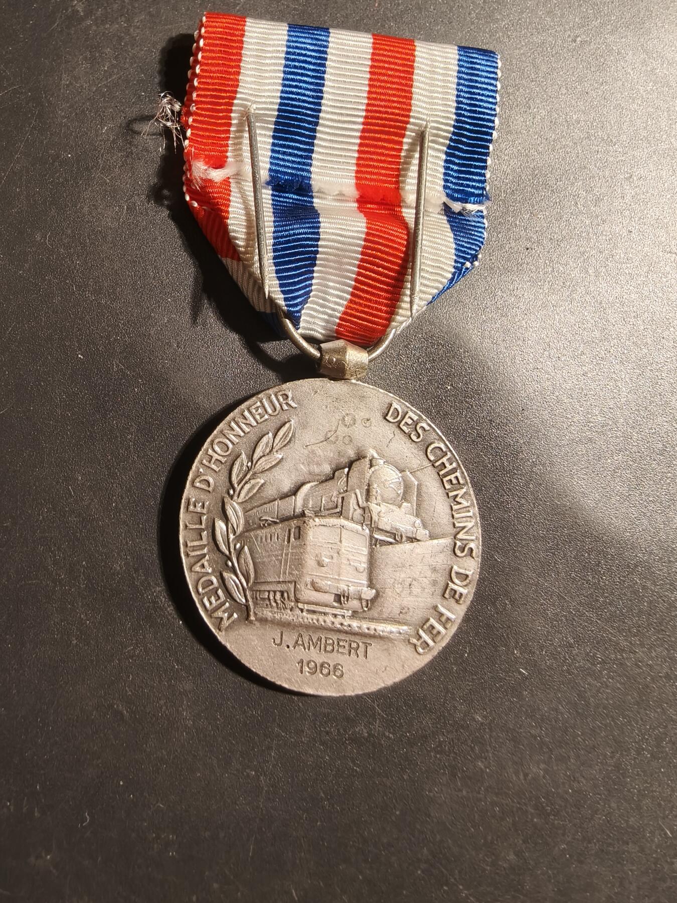 老王徽章第179期 法国银级铁路服务奖章    1963年实发