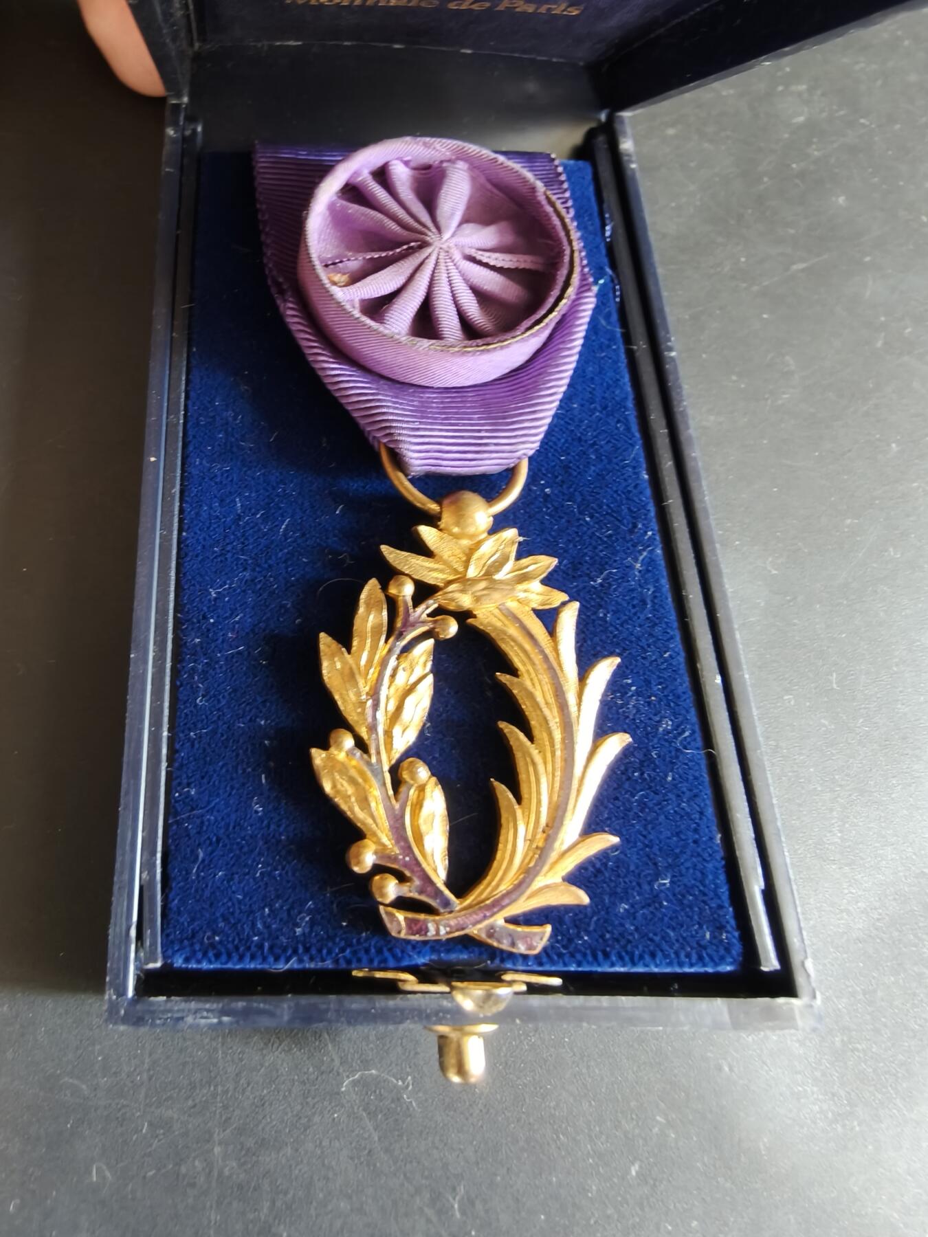 老王徽章第179期 法国军官级棕榈叶勋章    原盒