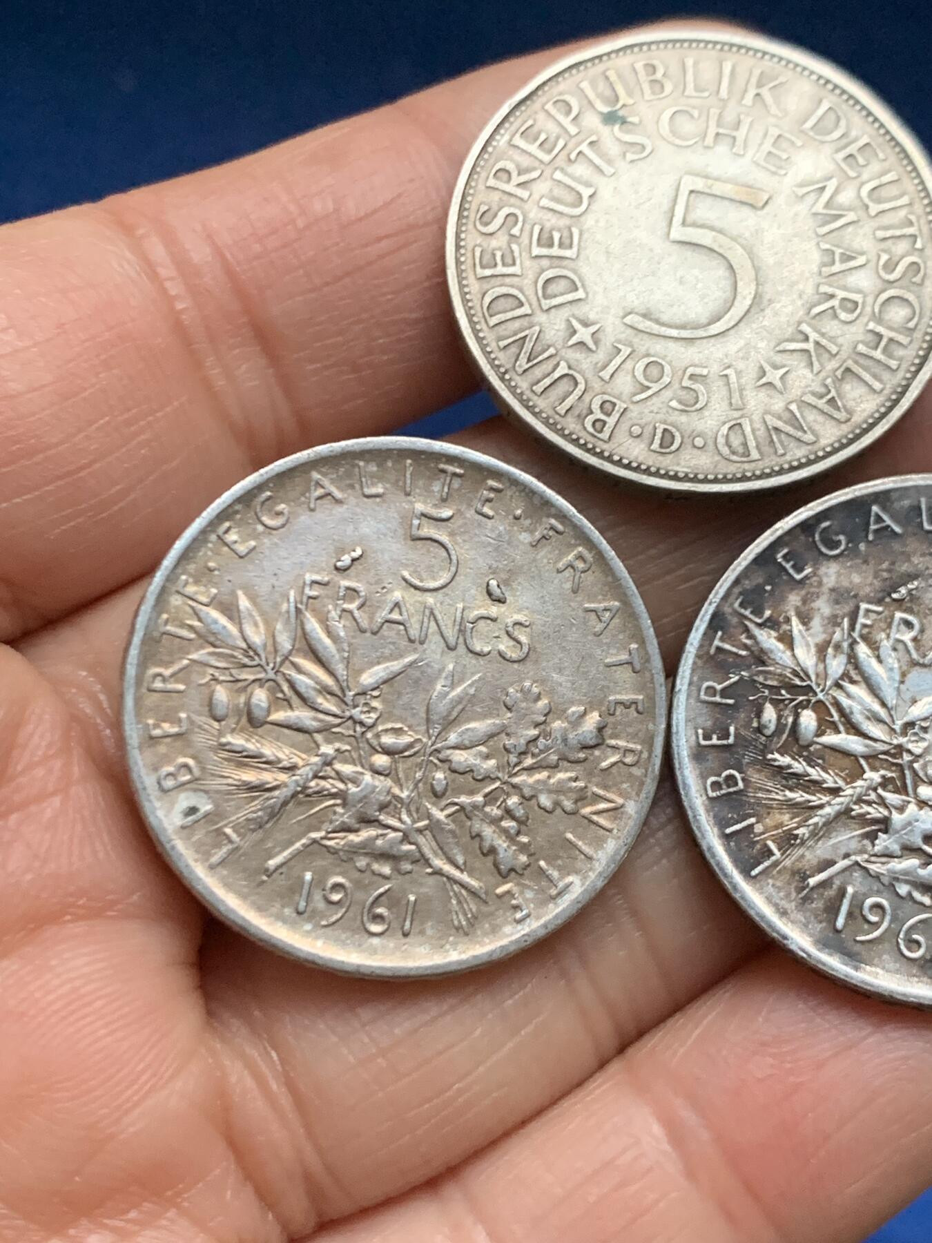 《竞宝斋》第461场 周日，周一，2场连拍 （全场包邮）欢迎送拍 三枚一组 法国播种5法郎（835银 12克/枚）2枚+1951年德国5马克（625银 11克）1枚