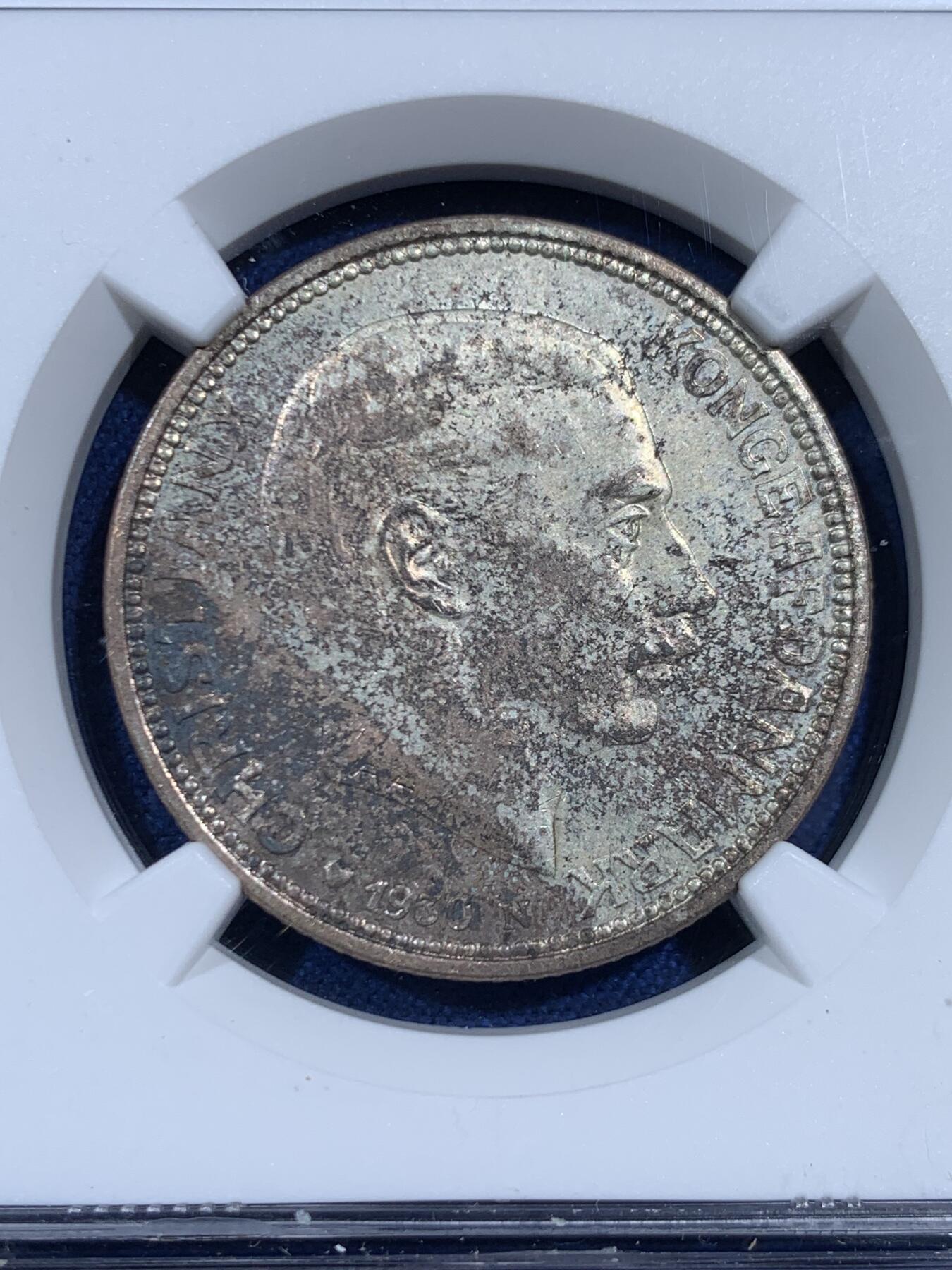 《竞宝斋》第461场 周日，周一，2场连拍 （全场包邮）欢迎送拍 NGC MS62 丹麦 1930年 2克朗 国王60周年大寿纪念银币 底板丝滑 背面浮雕清晰